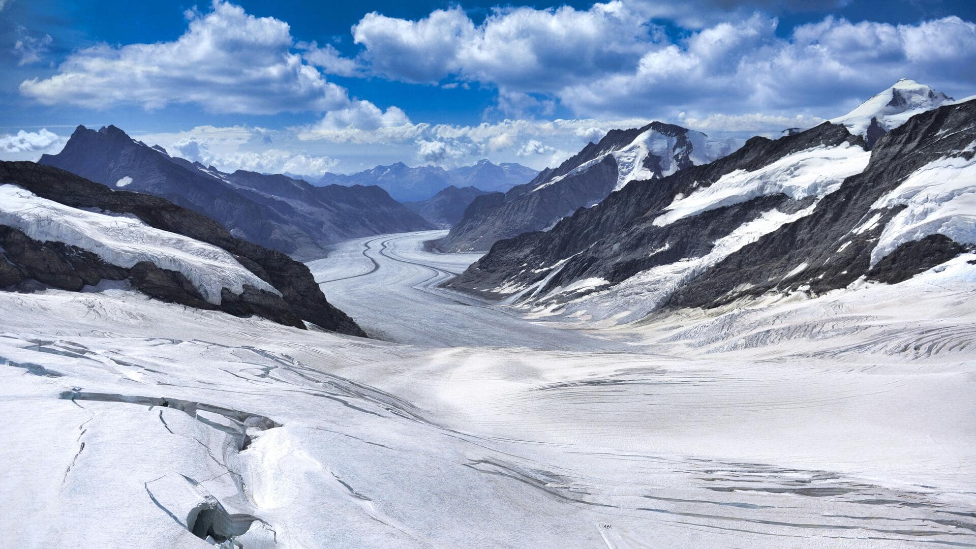 Menjelajahi Keindahan Gletser Aletsch, Swiss