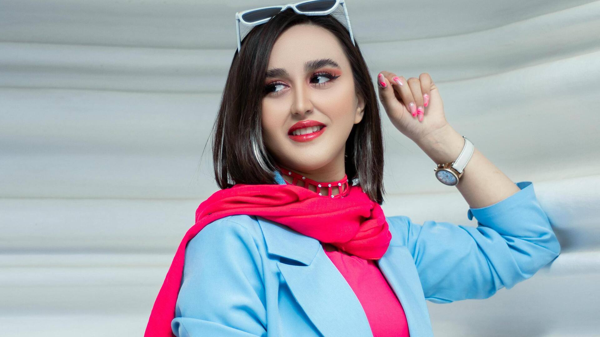 Syal berwarna cerah untuk musim semi: Lima pilihan menarik