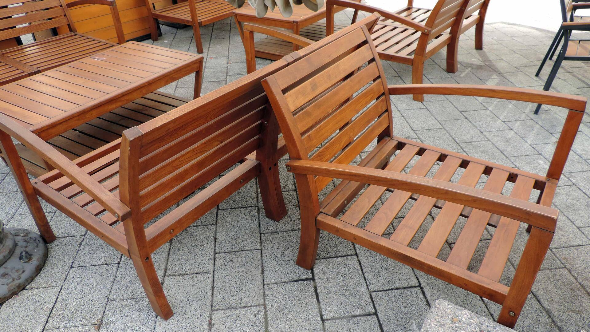 Menghidupkan kembali furnitur kayu dengan jus bawang