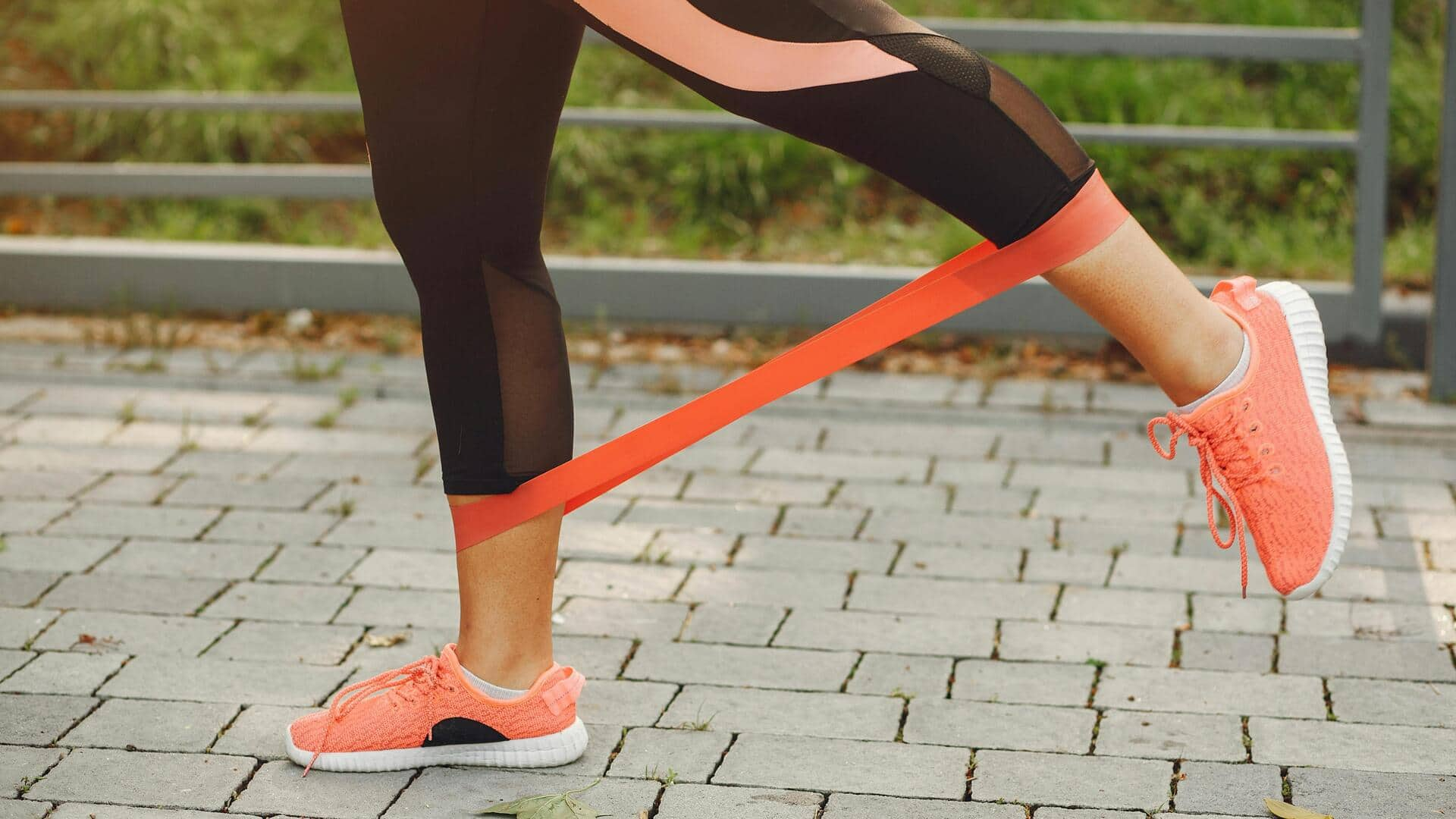 Latihan kekuatan rendah dampak dengan Resistance Bands