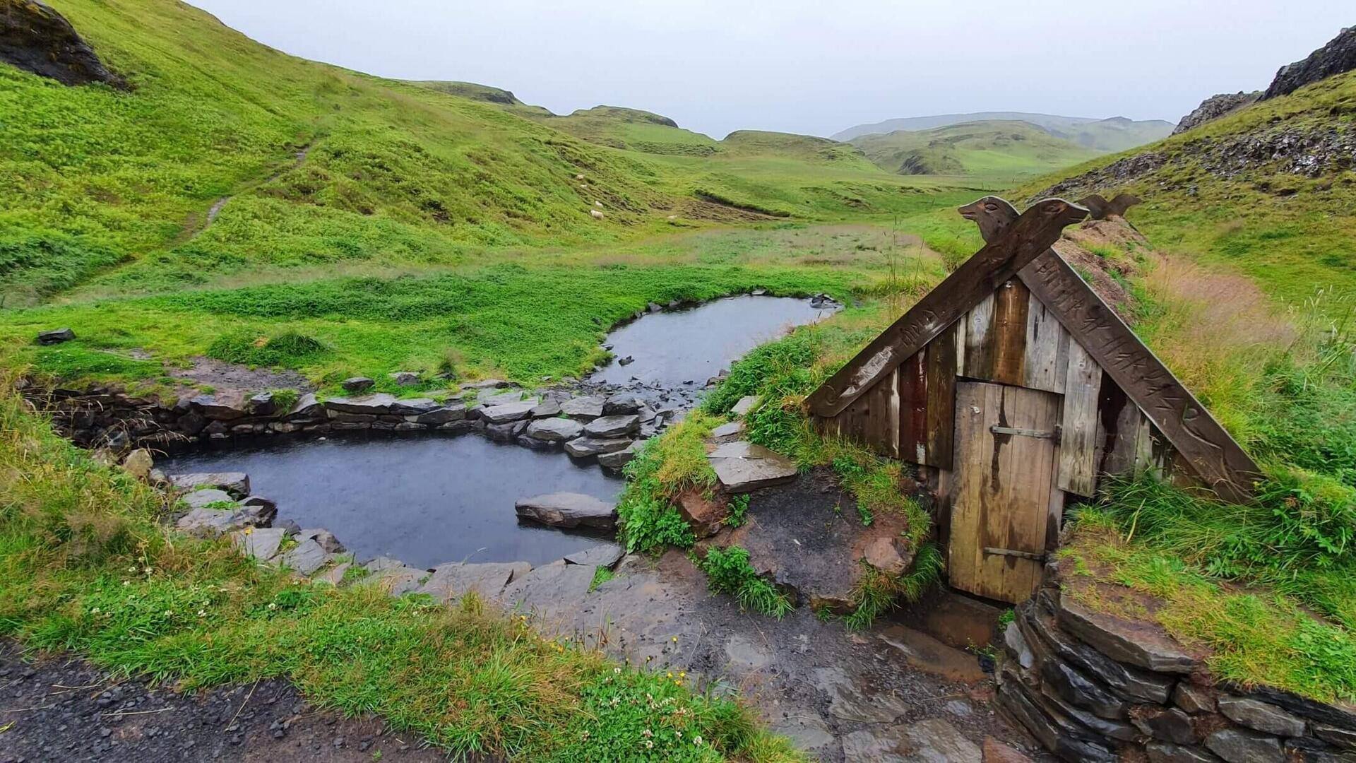 Sederet Mata Air Panas Yang Tersembunyi Di Islandia