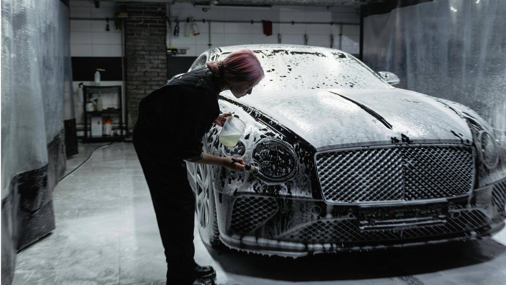 Cara Profesional dalam Mencuci Mobil Mewah