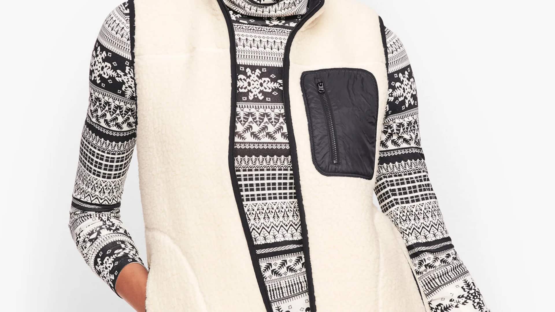 Lima cara nyaman memadukan rompi Sherpa musim dingin ini