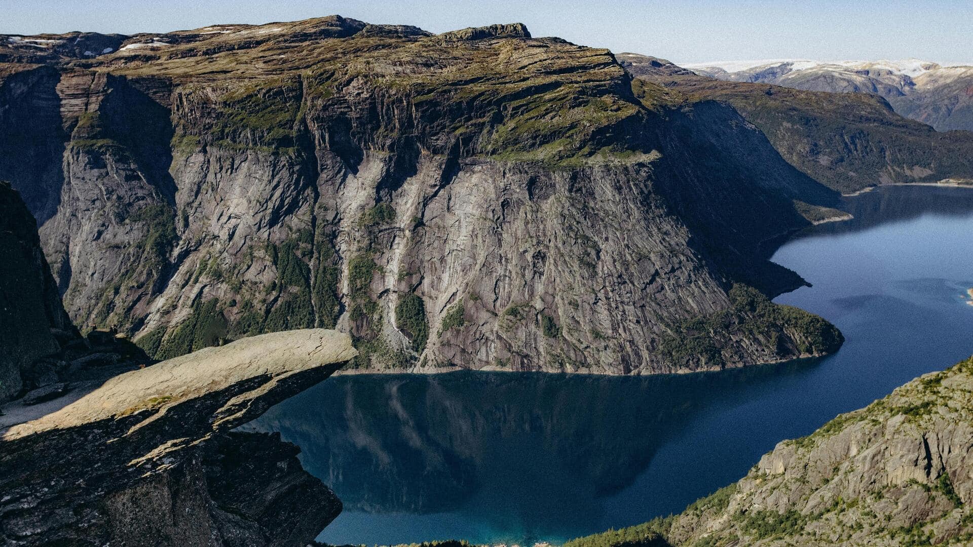 Menjelajahi Lanskap Pastoral Norwegia melalui Pendakian