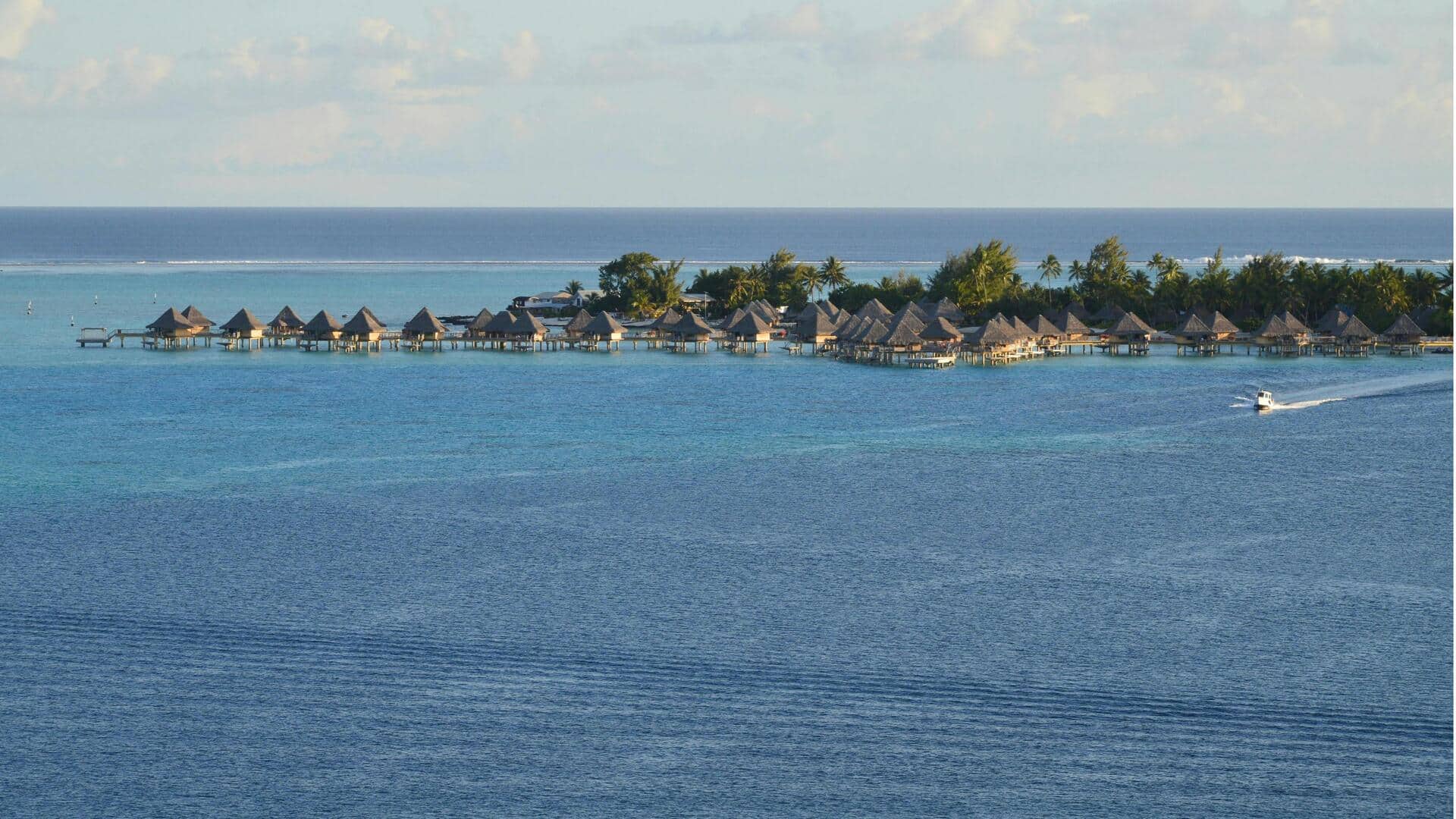 Menjelajahi Laguna Biru Prancis Polinesia