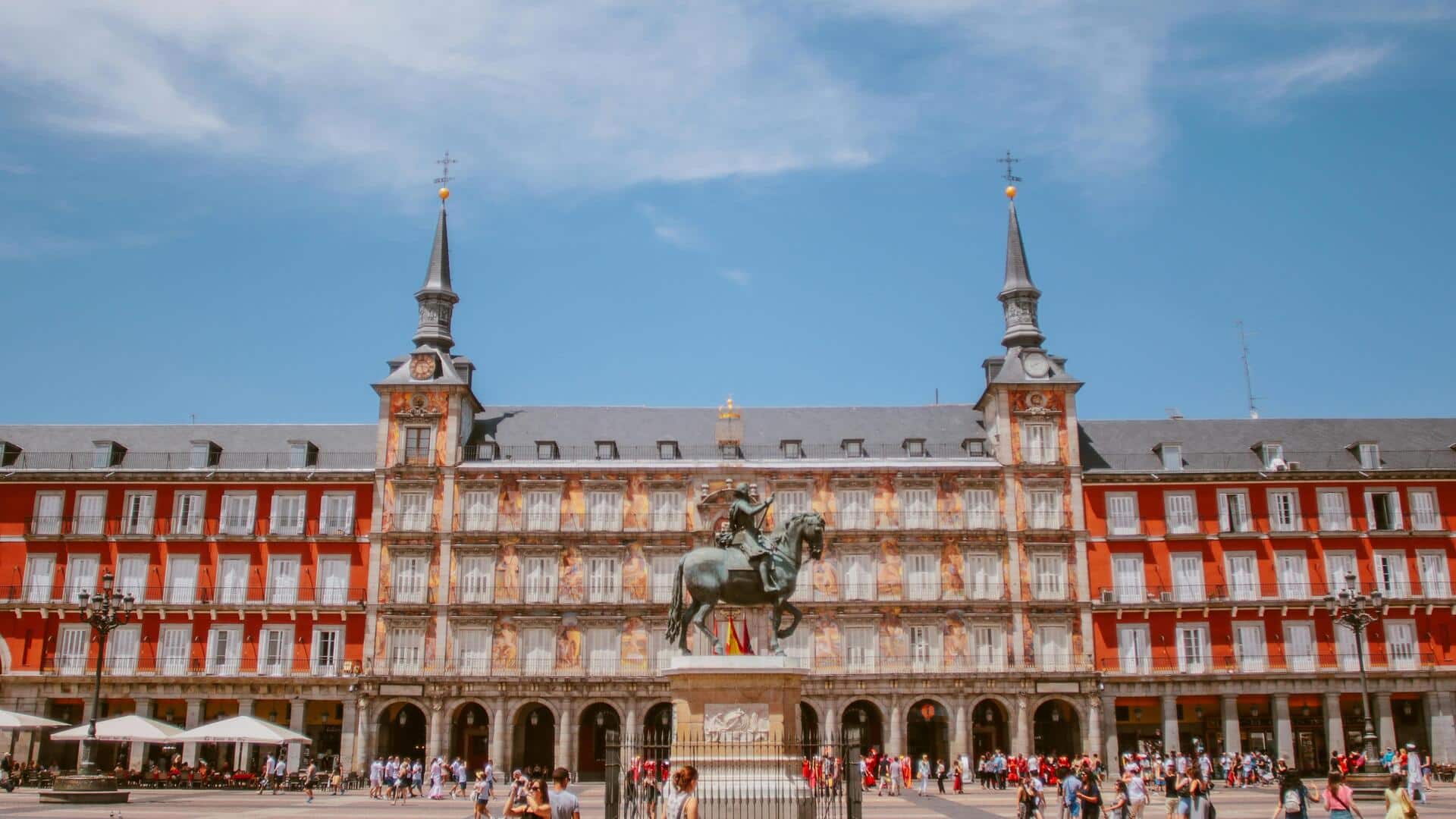 Menjelajahi Lima Plaza Tepi Laut di Spanyol