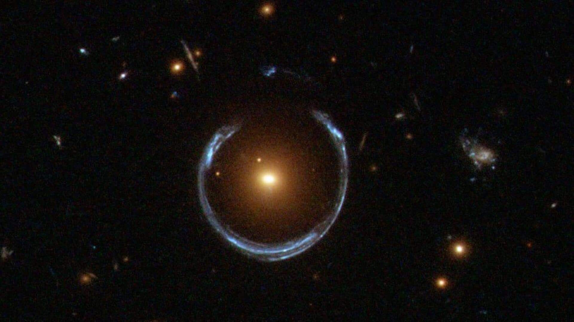 Memahami Lensa Gravitasi: Kaca Pembesar Alam Semesta Memahami Lensa Gravitasi: Kaca Pembesar Alam Semesta