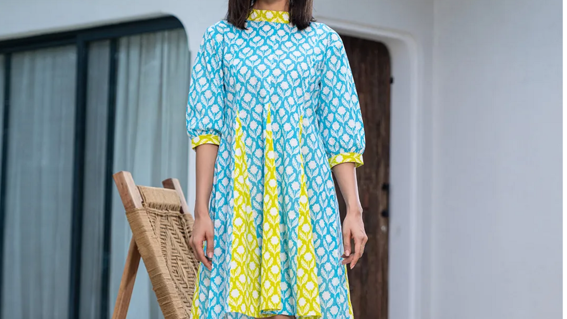 Teknik Color-Blocking untuk gaun musim panas India yang cerah