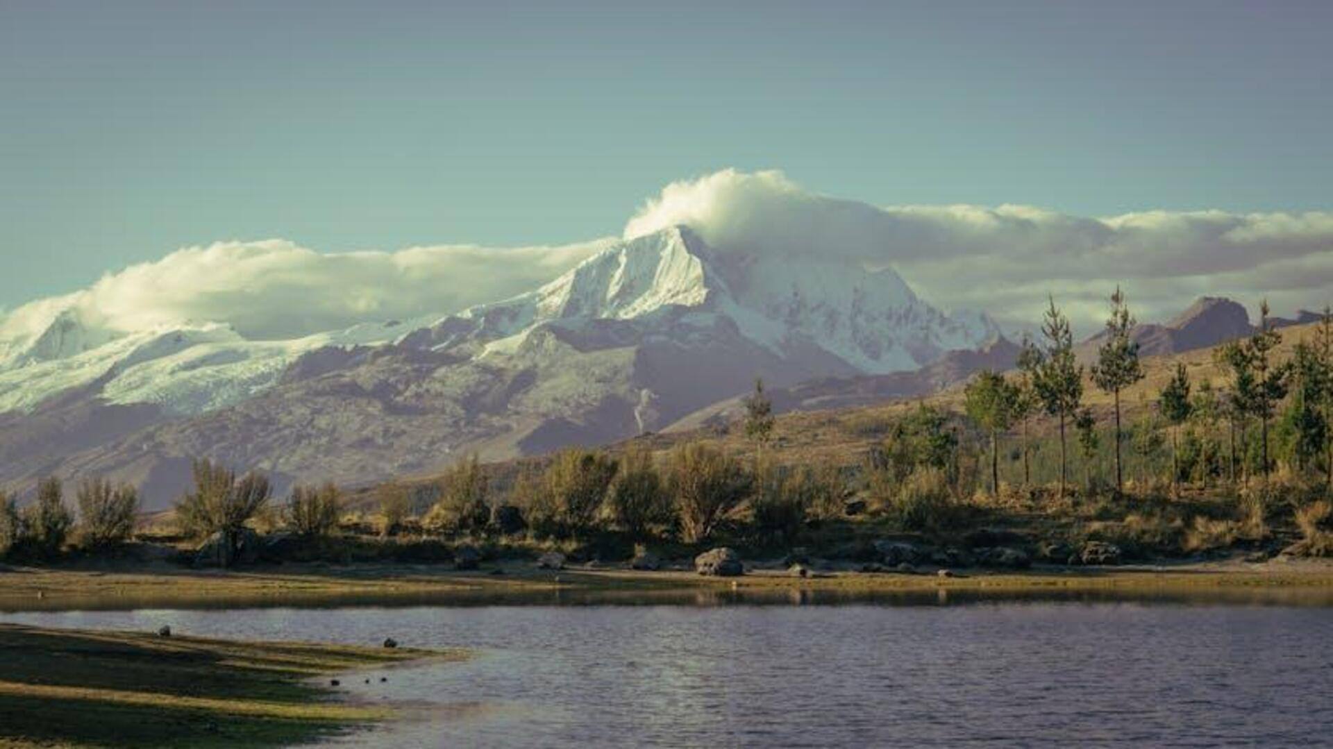 Menjelajahi Keindahan Pegunungan Andean di Cordillera Huayhuash, Peru
