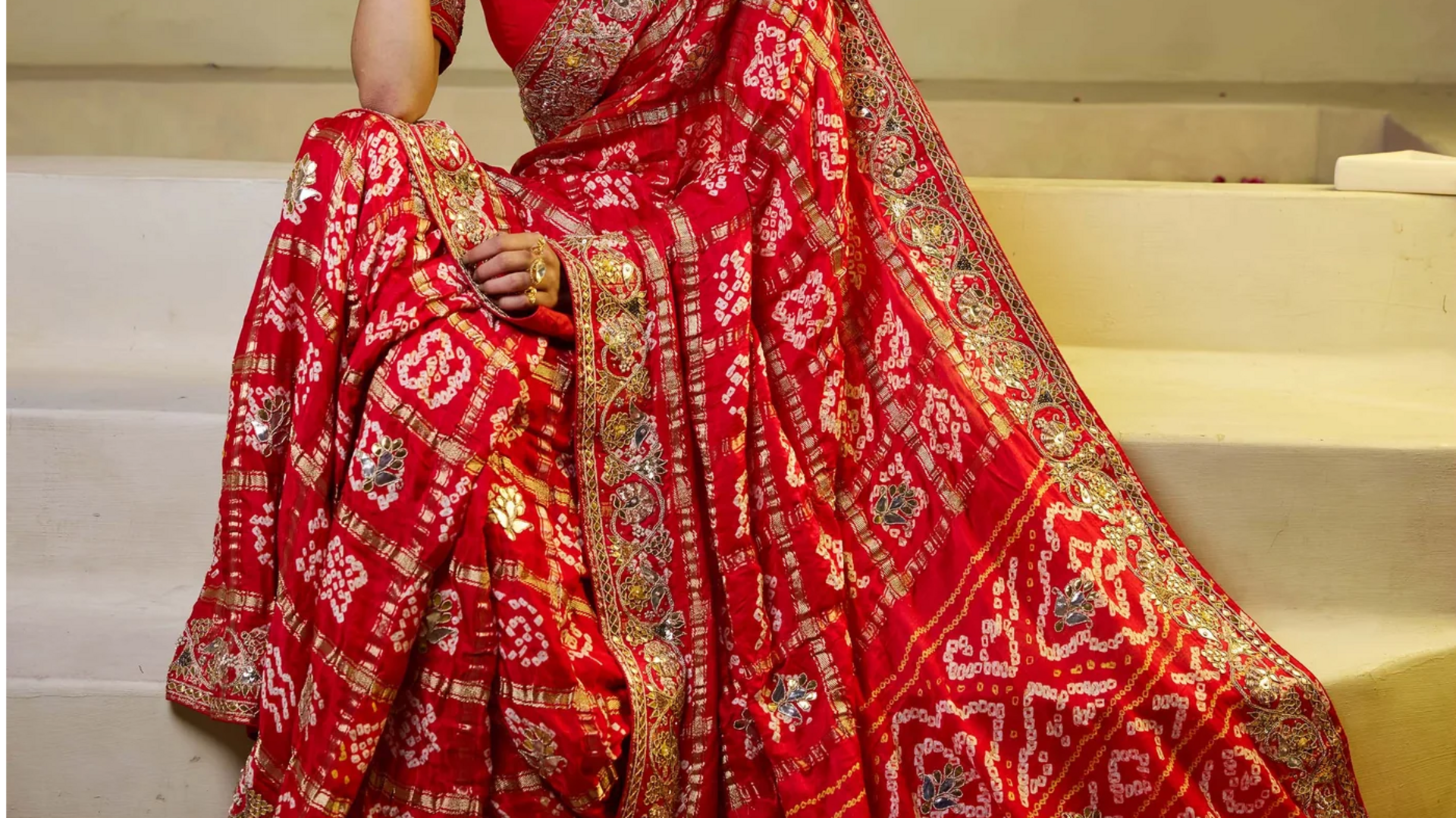 Pola Bandhani klasik untuk fesyen etnik abadi