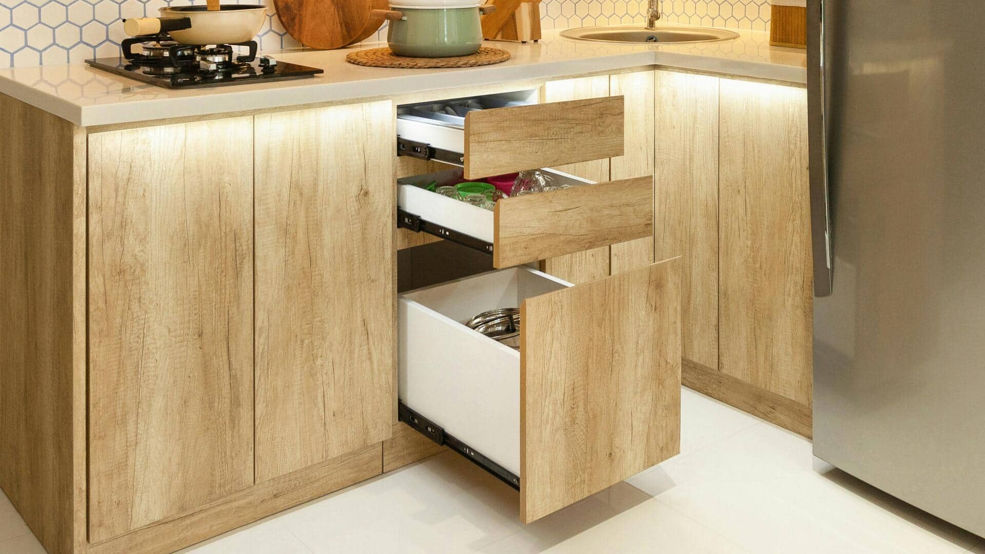 Cara mudah mengatur laci dapur Anda