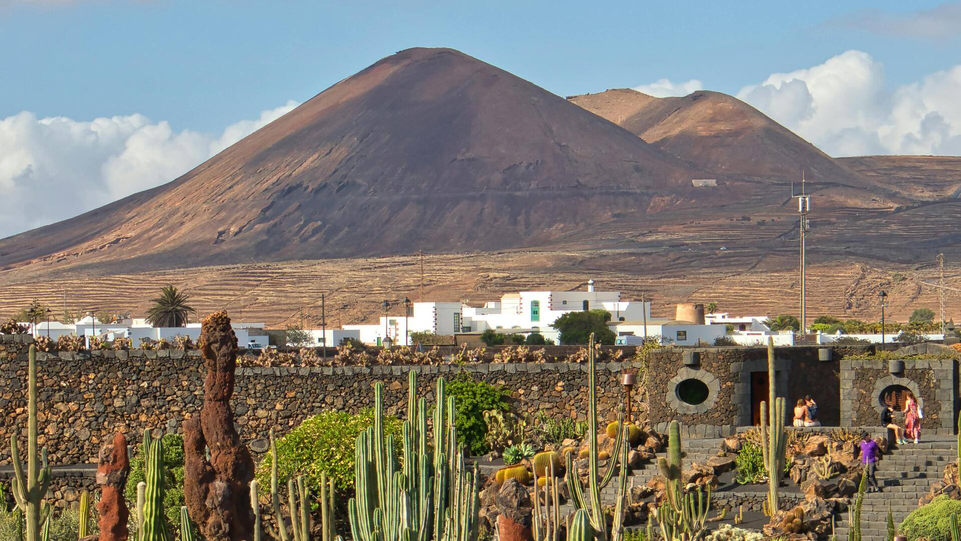 Menjelajahi Lanskap Vulkanik Lanzarote untuk Ketentraman Tertinggi