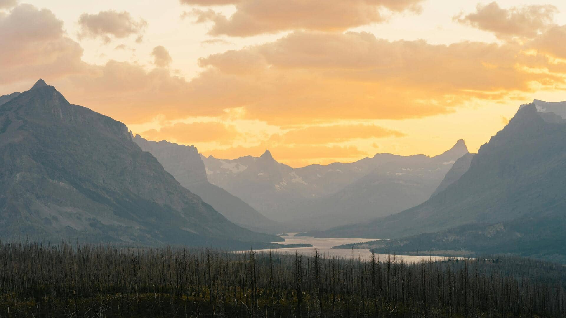 Menjelajahi Keindahan Taman Nasional Glacier, Montana, AS