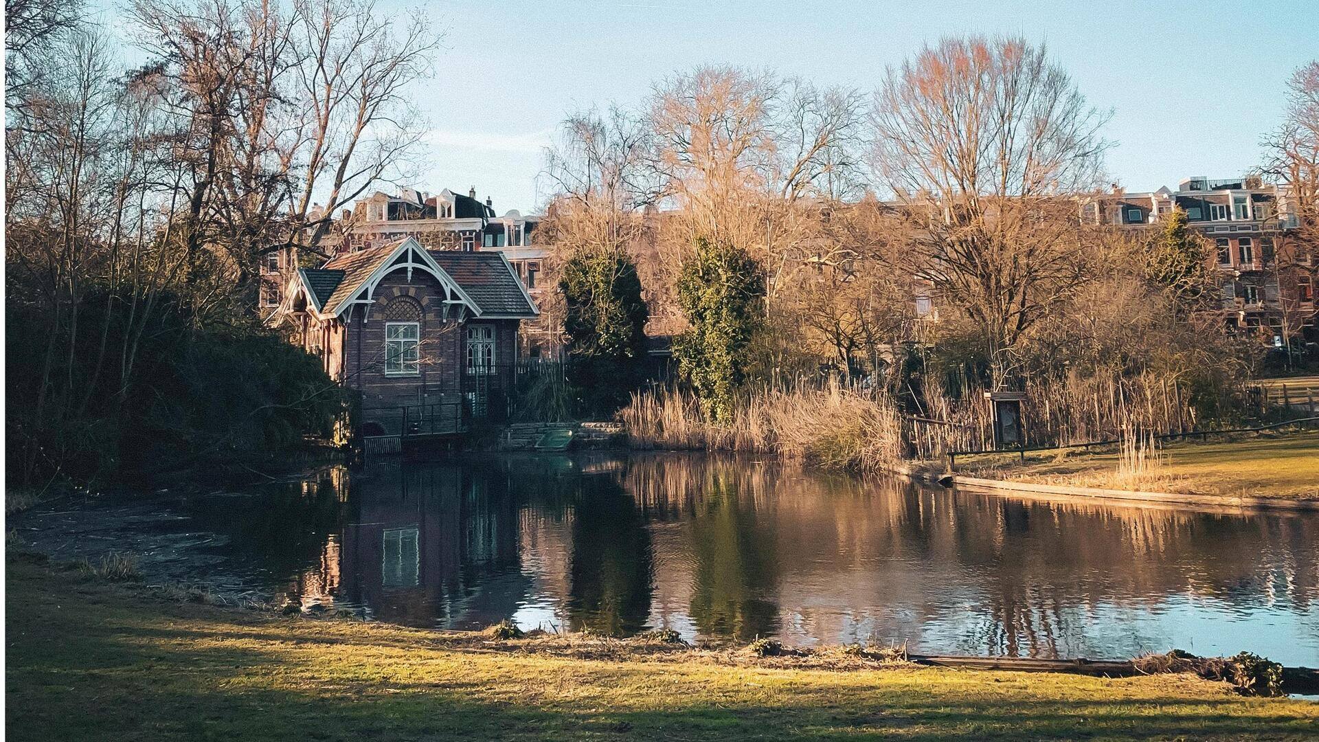 Tempat Tenang untuk Relaksasi di Taman Amsterdam