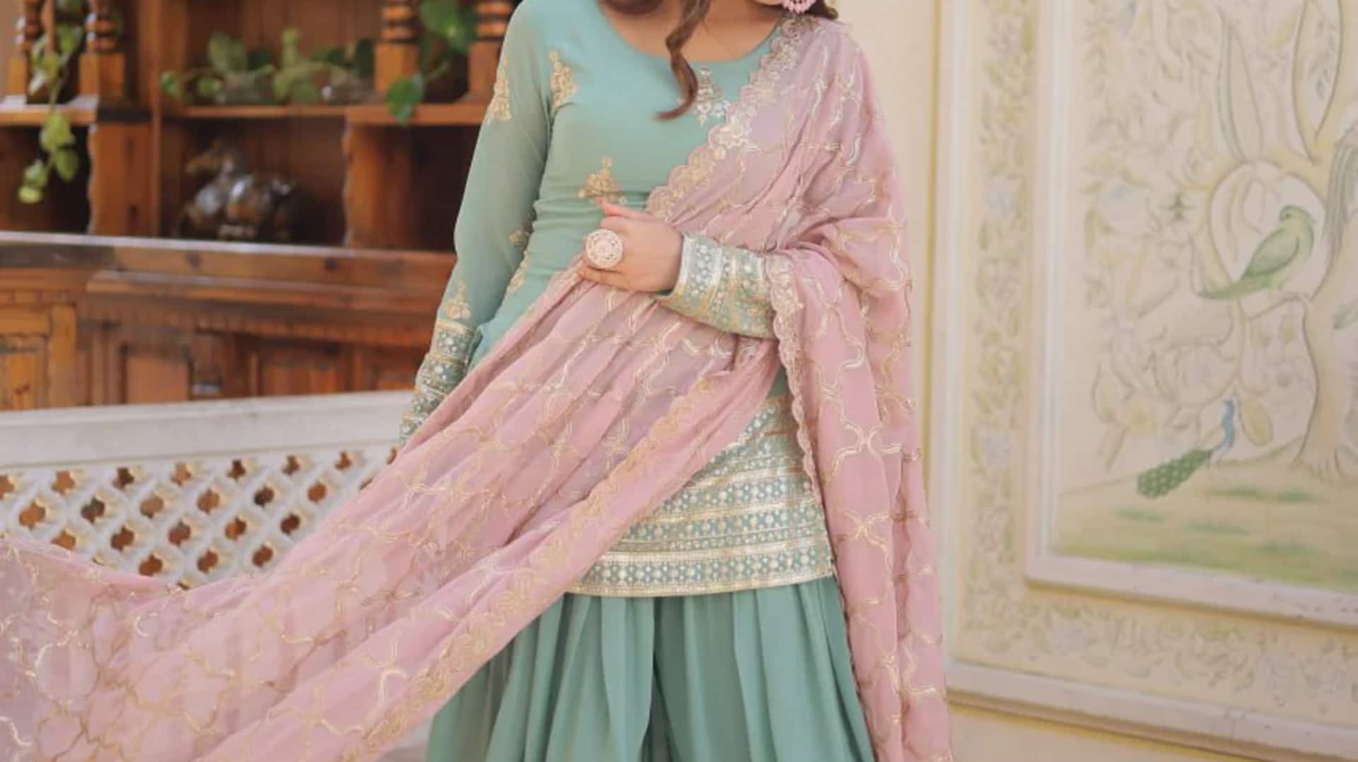 Kombinasi busana India untuk malam berangin