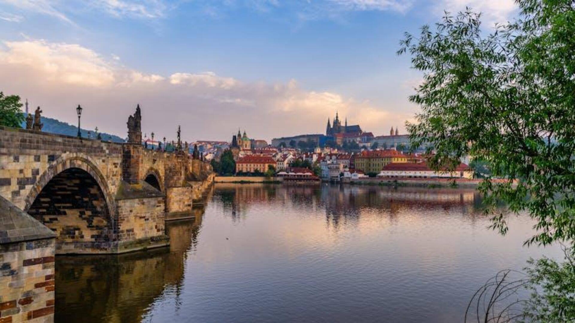 Menjelajahi Lorong Rahasia di Praha Menjelajahi Lorong Rahasia di Praha