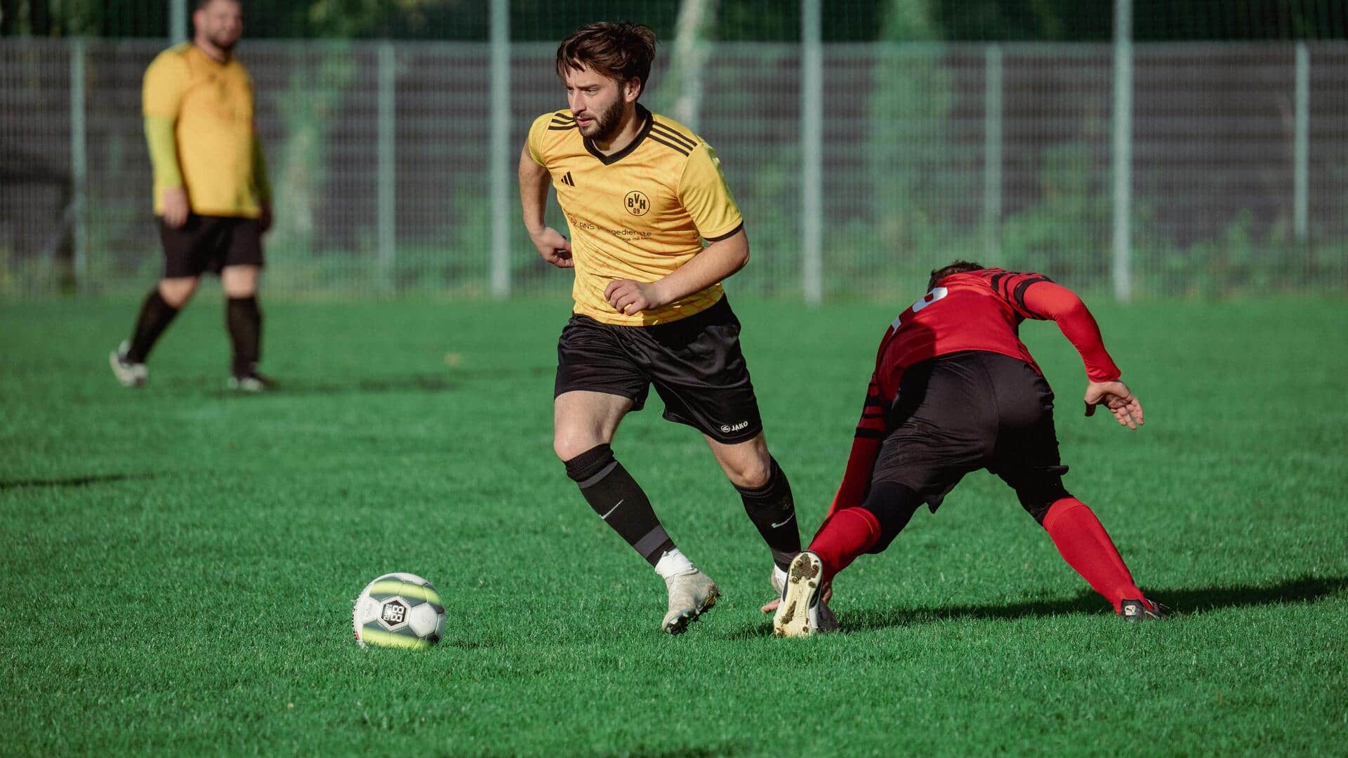 Mengapa pertandingan sepak bola memiliki perpanjangan waktu cedera? Mengapa pertandingan sepak bola memiliki perpanjangan waktu cedera?