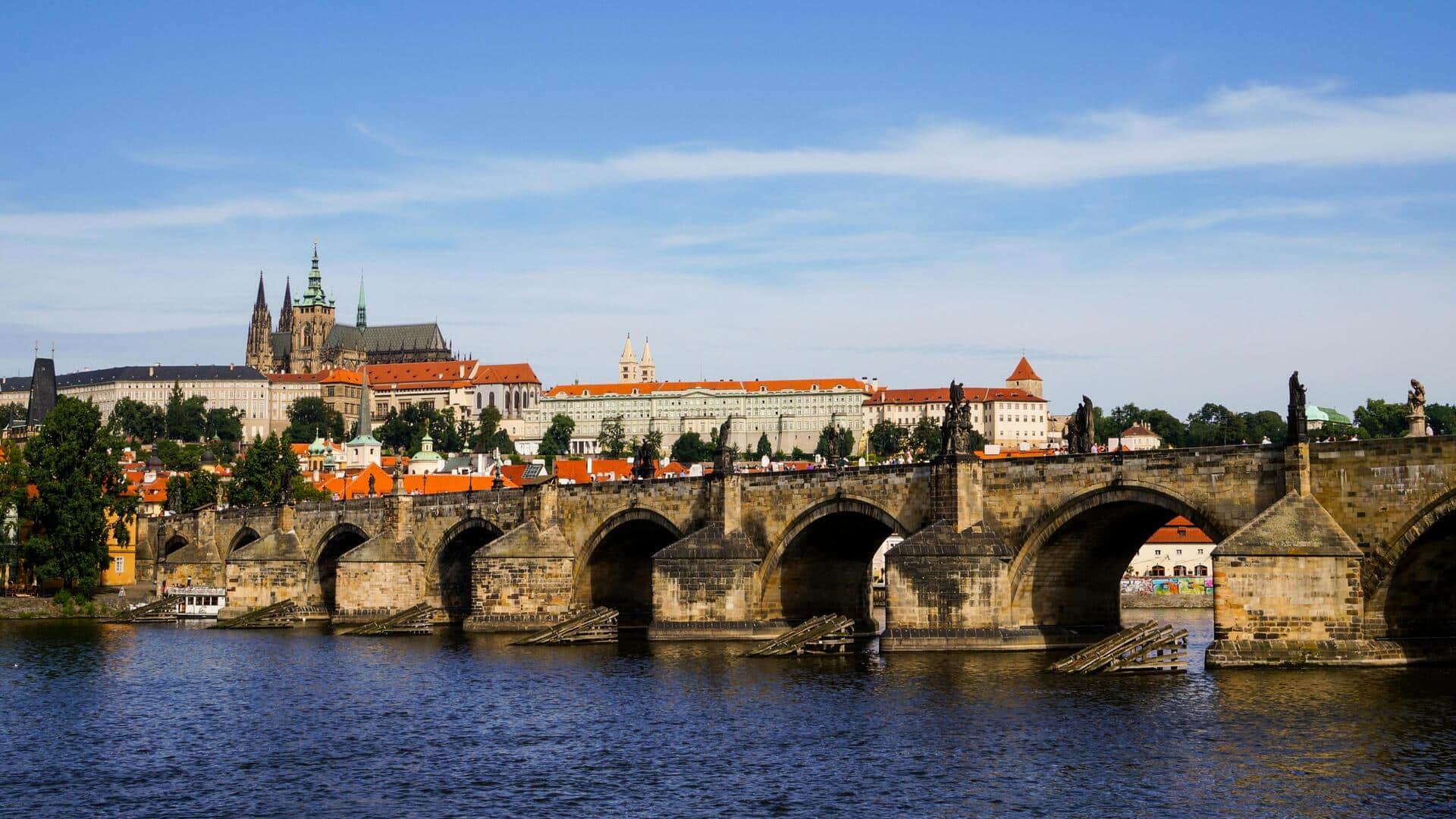 Jembatan Unik di Praha untuk Dijelajahi