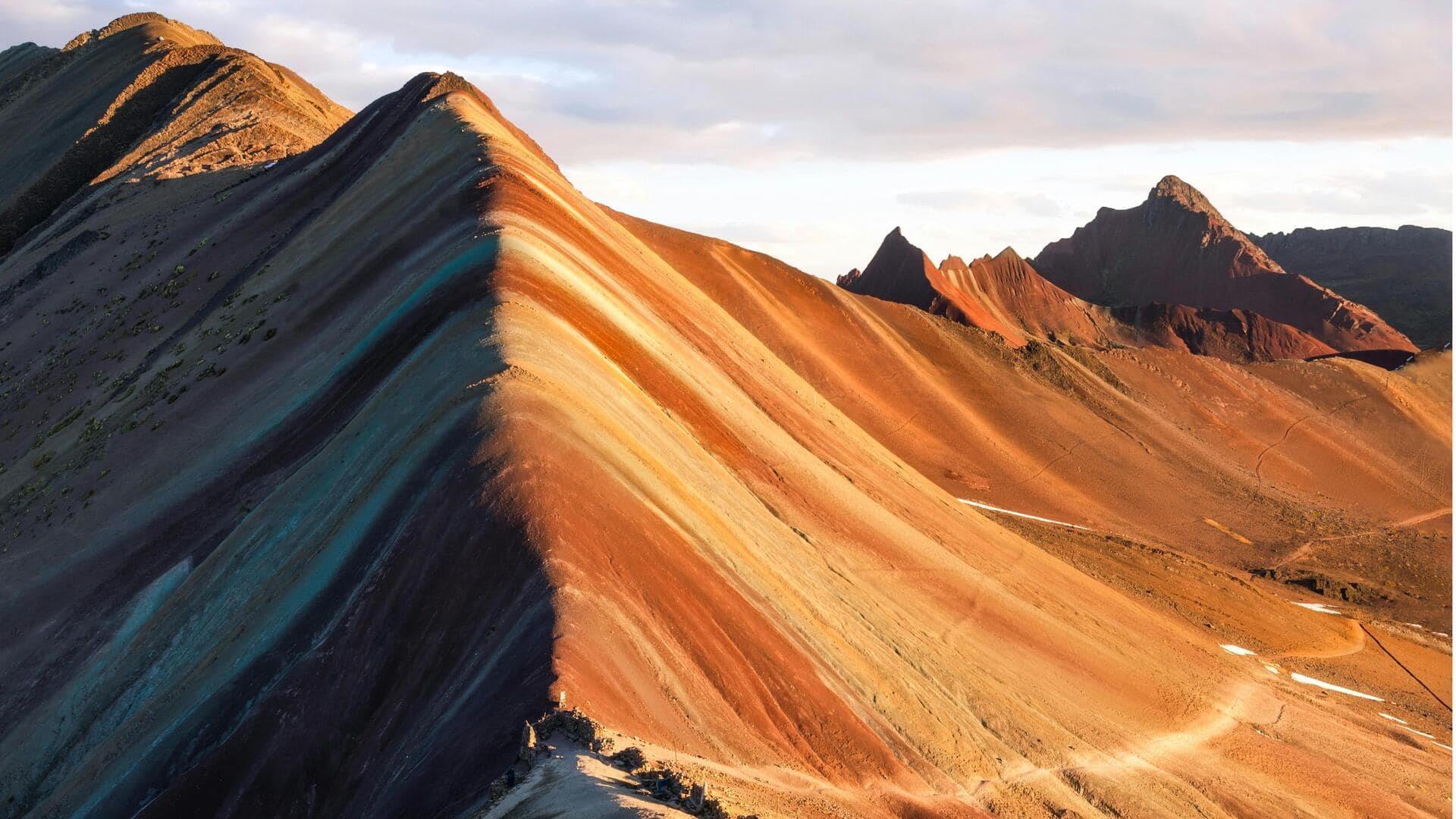 Menjelajahi Keindahan Gunung Pelangi di Peru