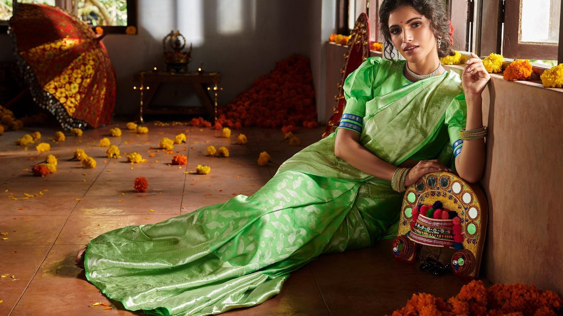 Tip sederhana untuk mengenakan saree India modern dengan mudah