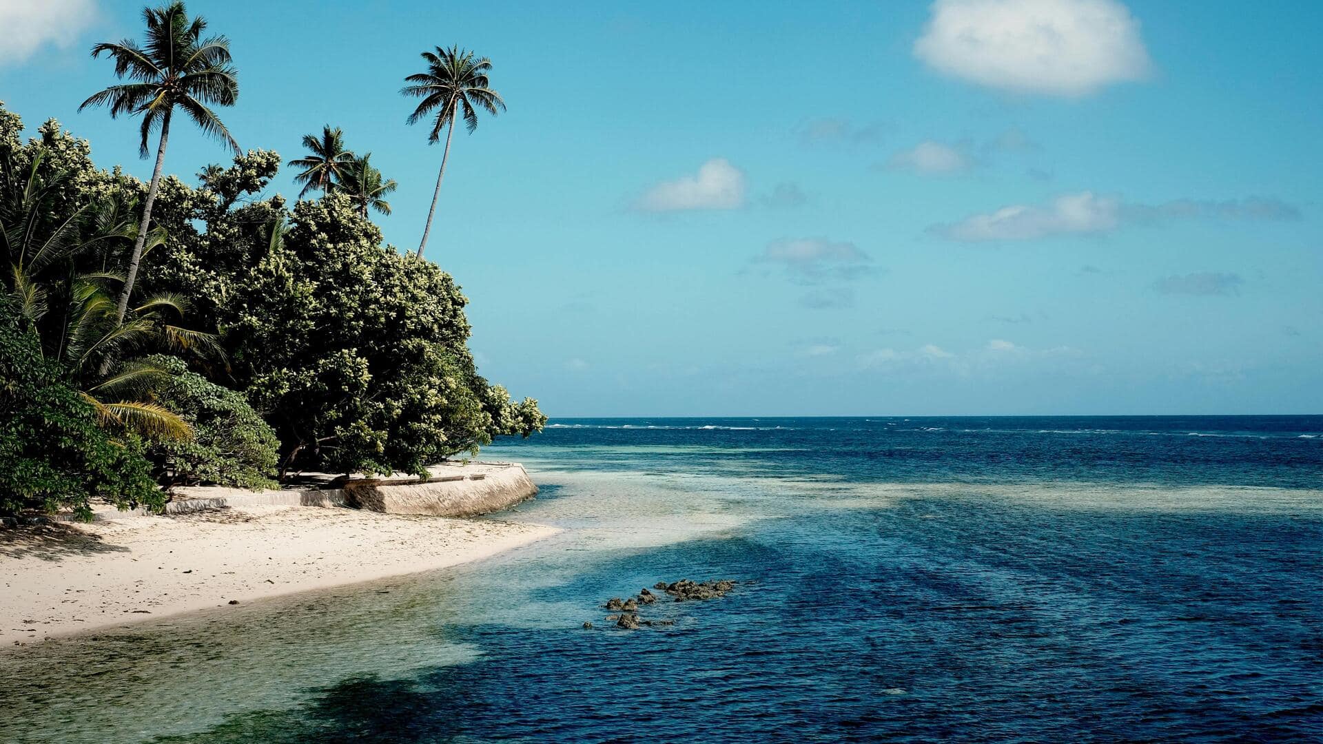 Menemukan Pantai Tersembunyi di Flores Menemukan Pantai Tersembunyi di Flores