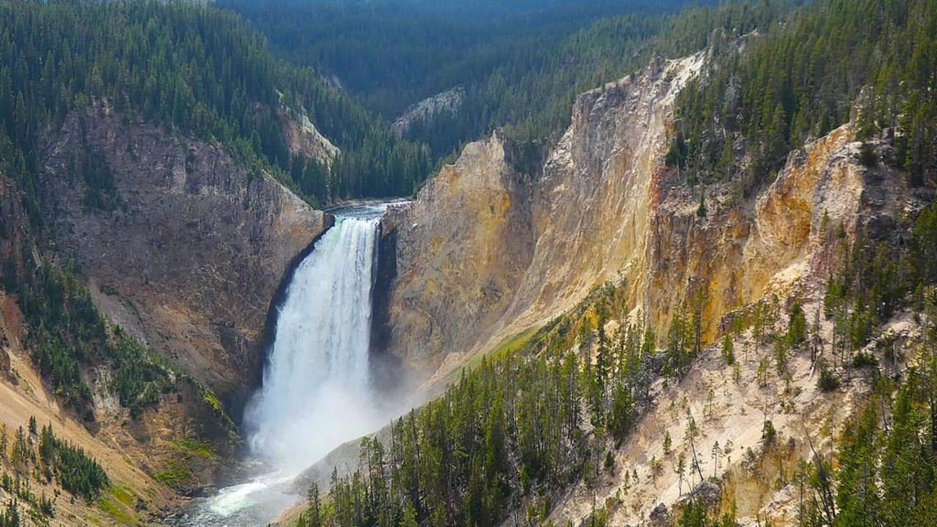 Menjelajahi keajaiban Taman Nasional Yellowstone, Amerika Serikat