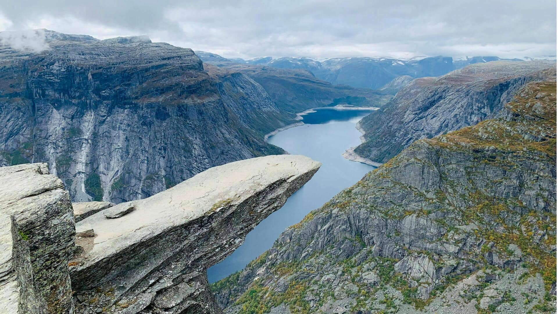 Menikmati Keindahan Fjord Norwegia dari Sudut Pandang Unik