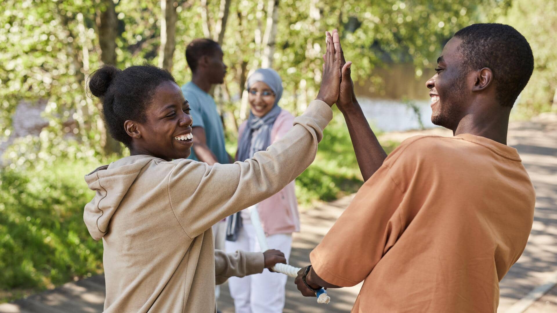 Mengungkap ritual olahraga: Makna di balik High-Five dalam permainan