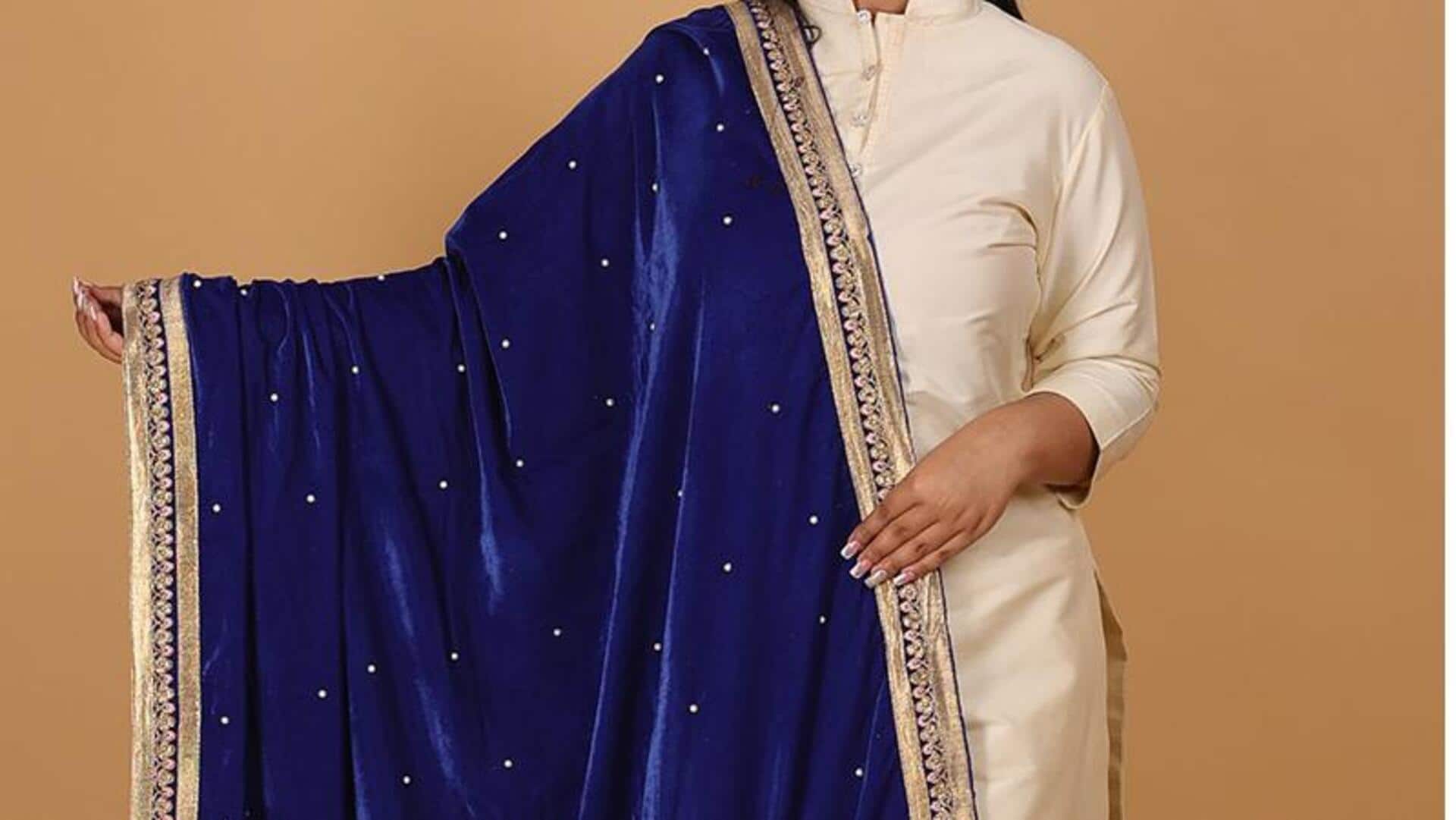 Gaya Dupatta beludru untuk musim dingin