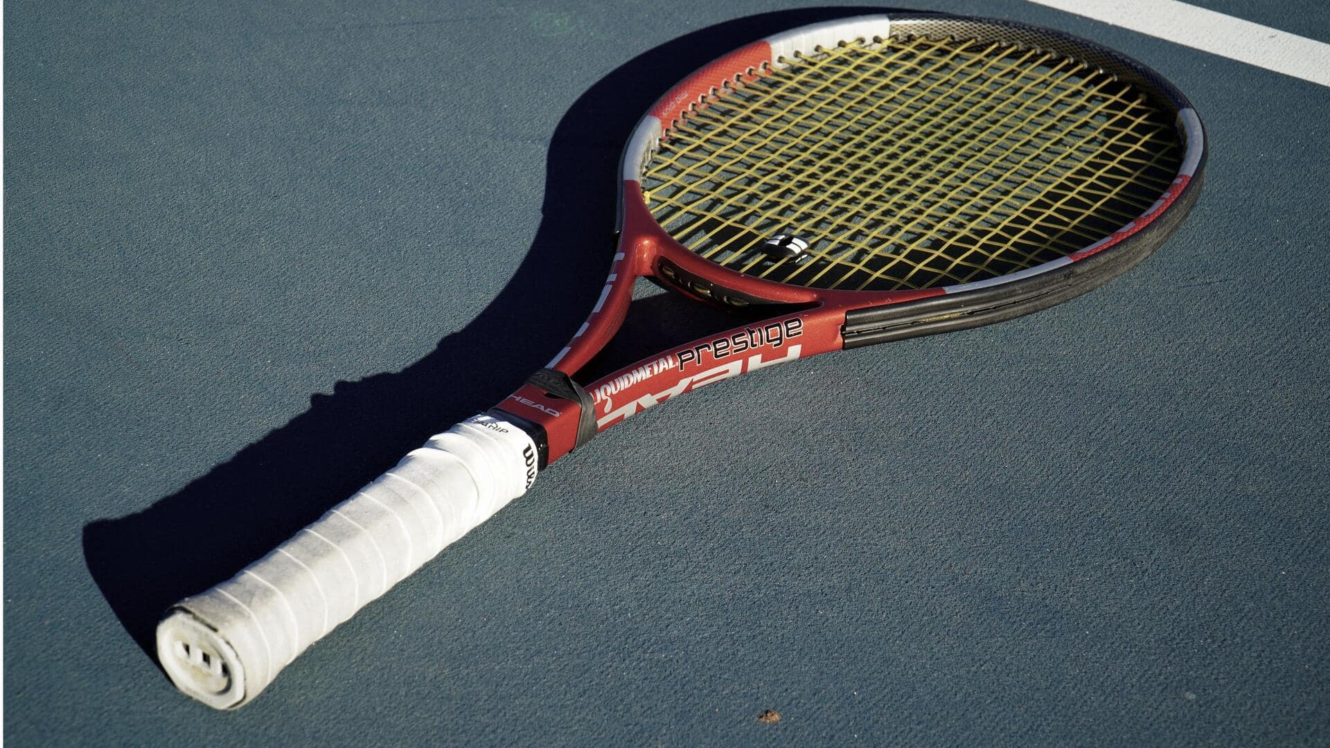 Mengapa raket tenis menggunakan senar sintetis?