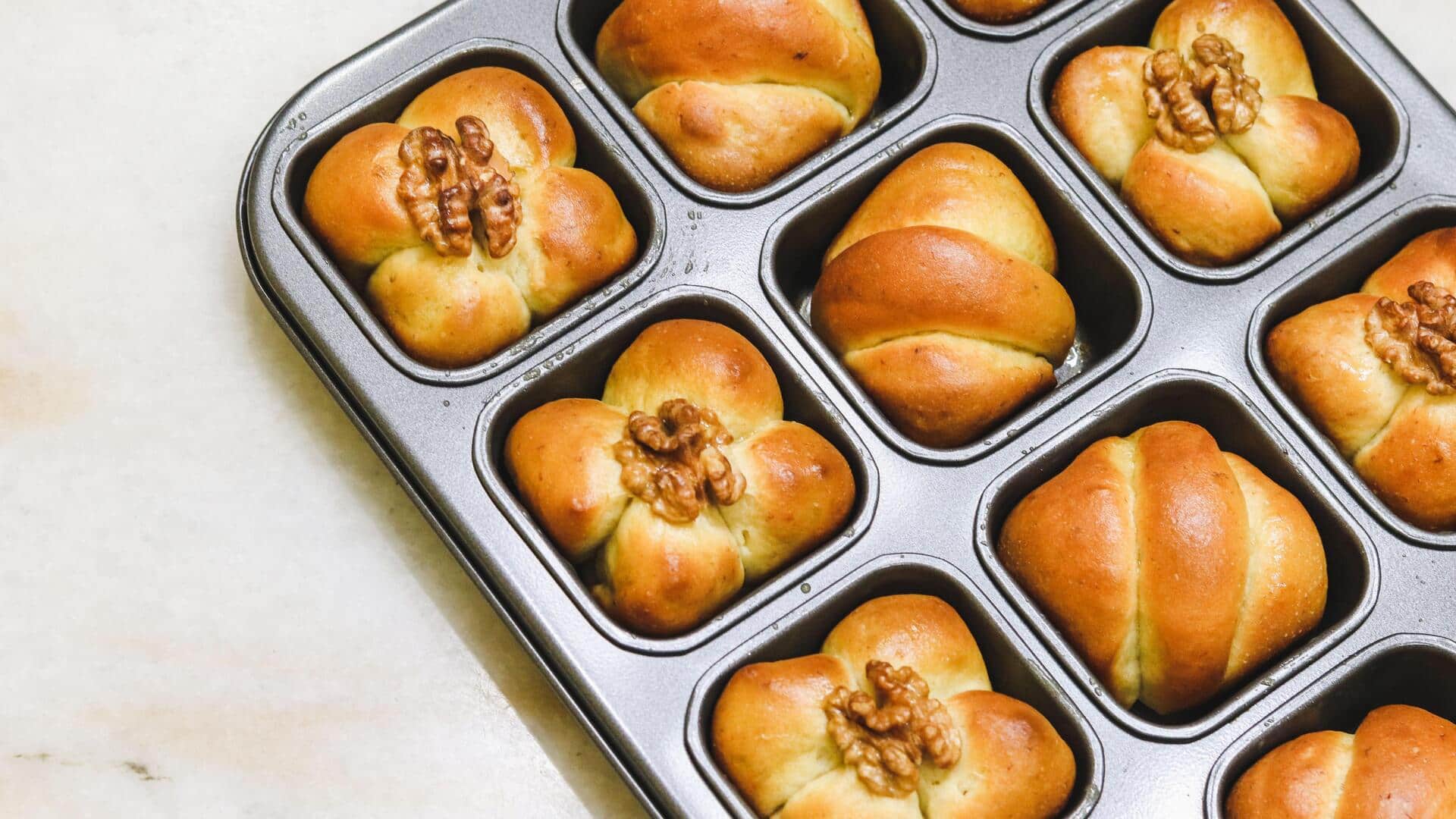 Ubah loyang kue menjadi organizer serbaguna
