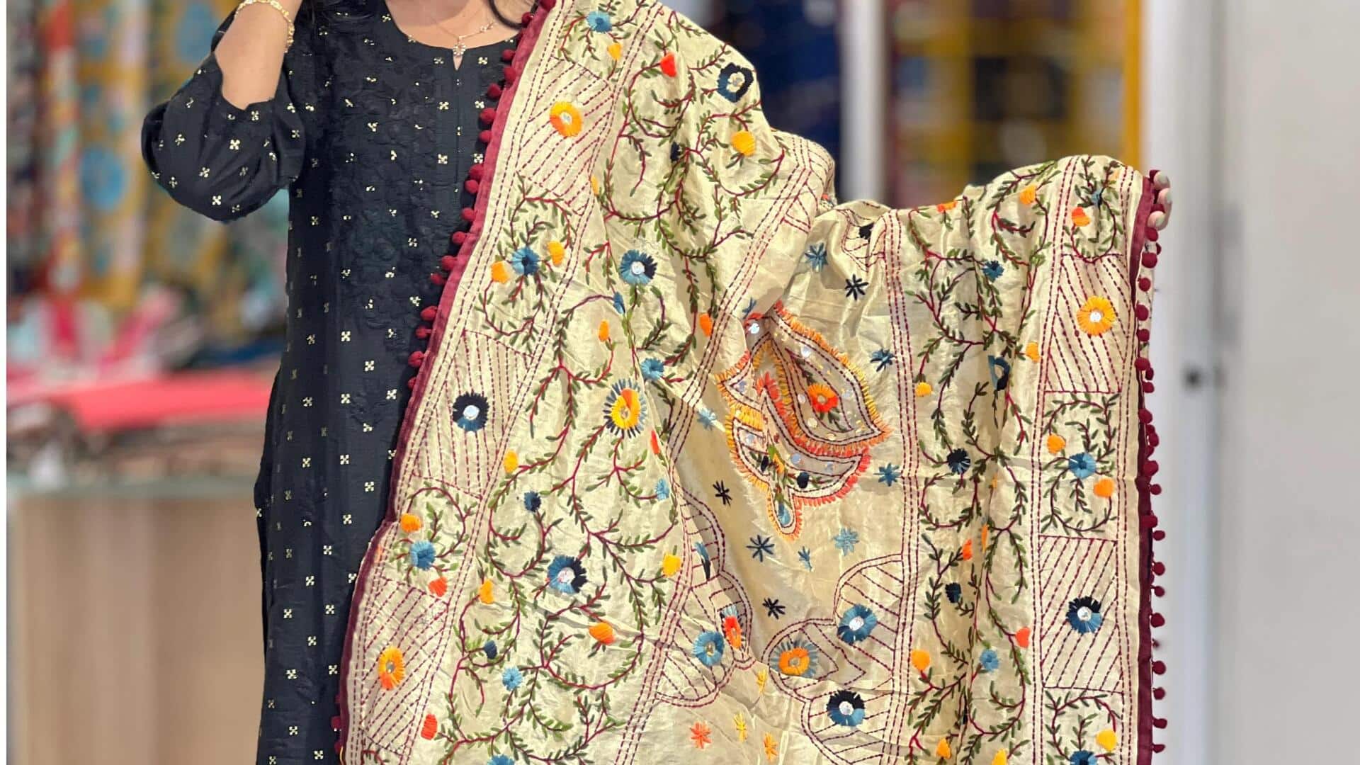 Aplikasi bordir Dupatta untuk elegansi abadi