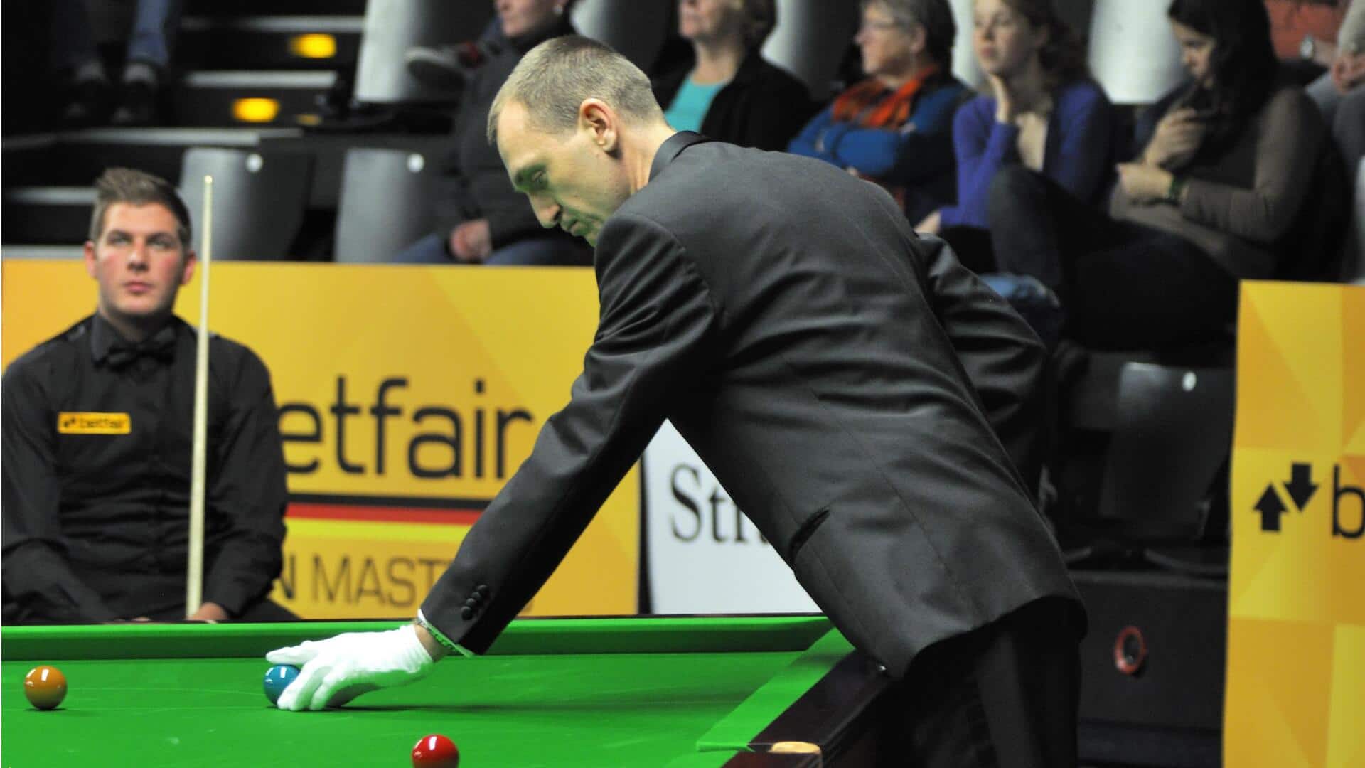 Mengapa wasit snooker memakai sarung tangan putih?