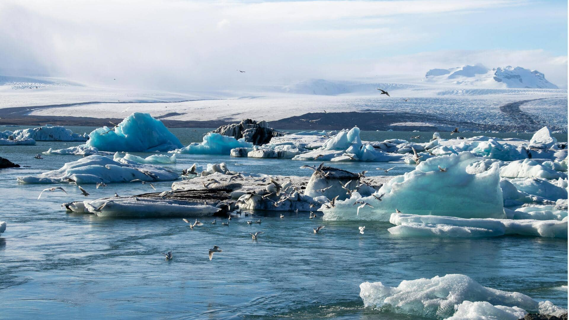 Menjelajahi Keindahan Gletser Hofsjokull, Islandia