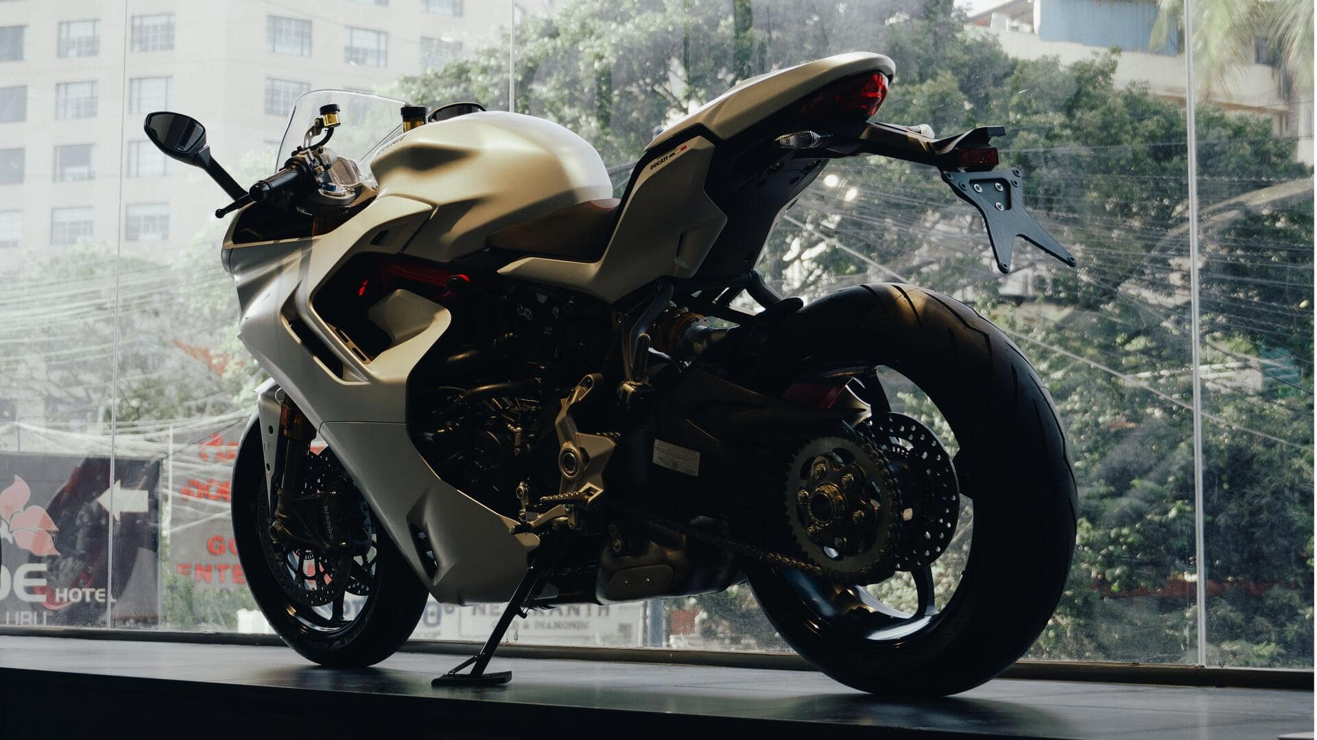 Fitur Keselamatan Inovatif di Motor Mewah