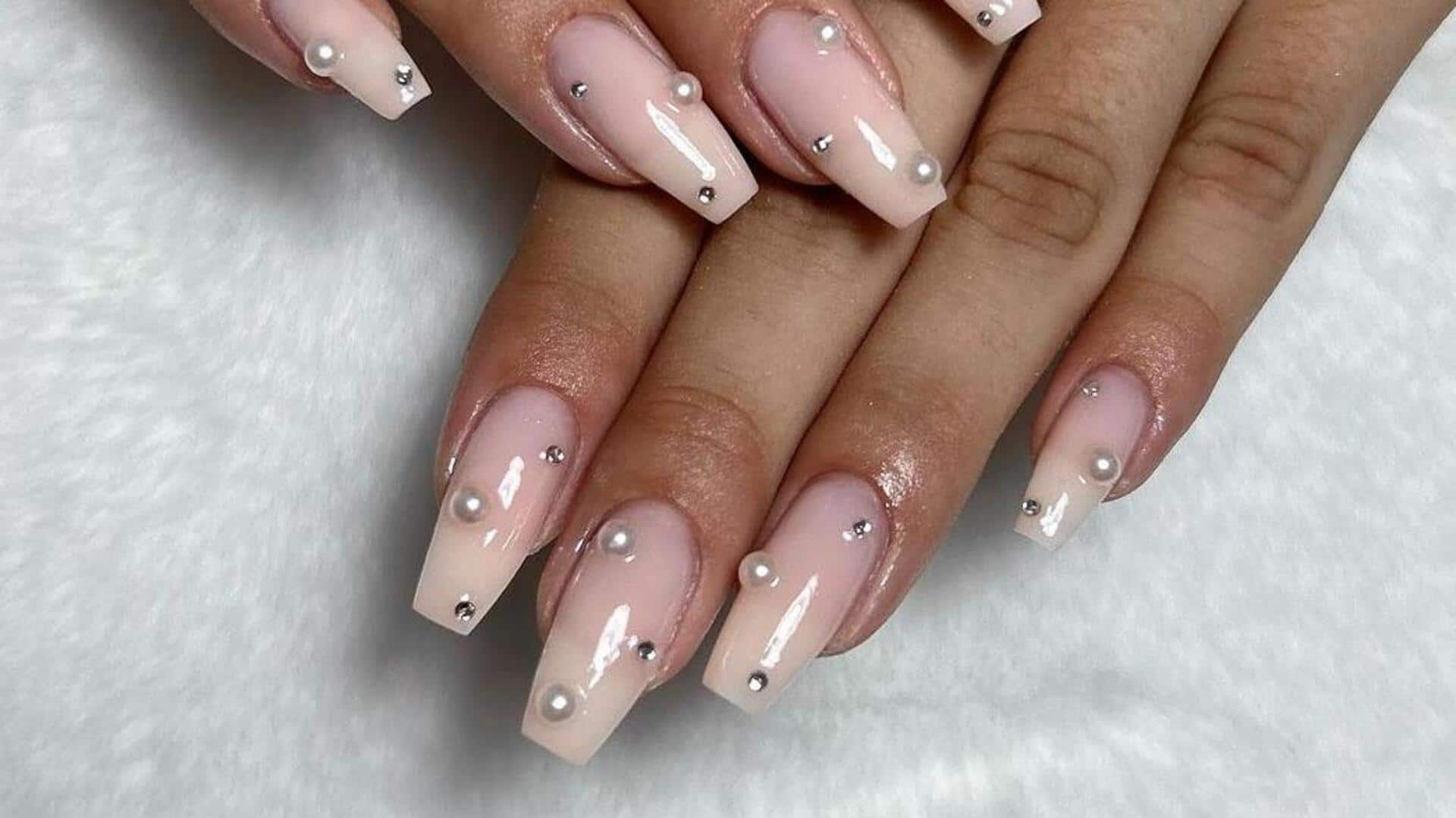 Pearl nail art: Buat kuku Anda semakin elegan 