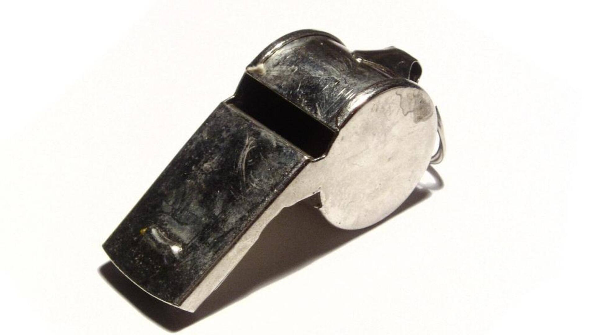 Asal-usul peluit dalam pertandingan sepak bola