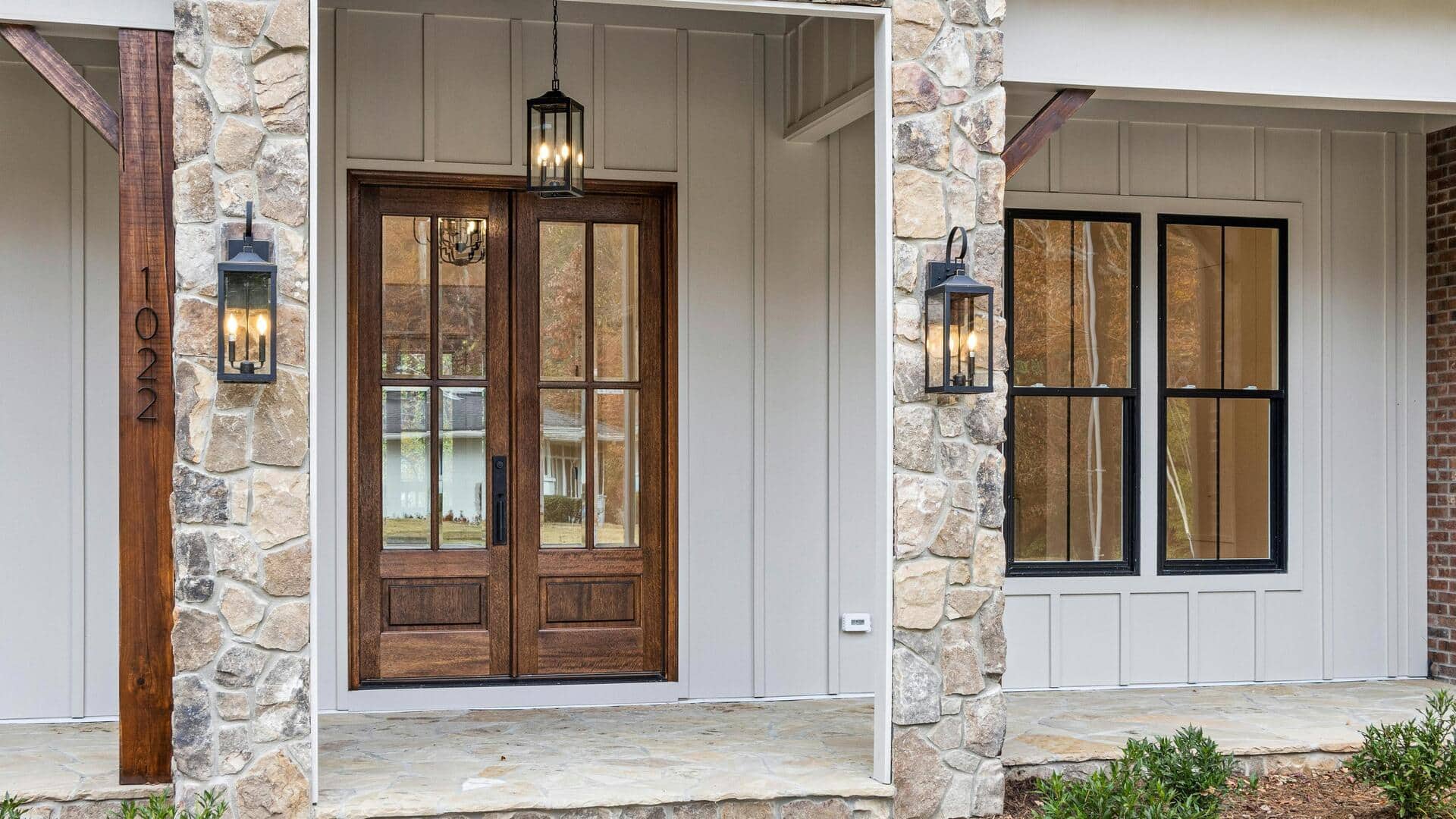 Cara hemat untuk merapikan pintu masuk Anda