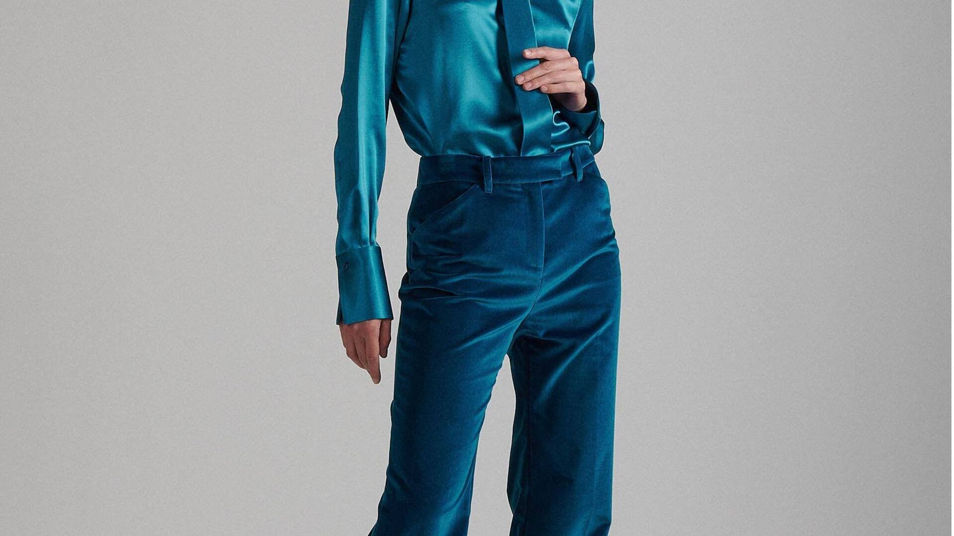 Pakaian beludru wajib untuk musim perayaan