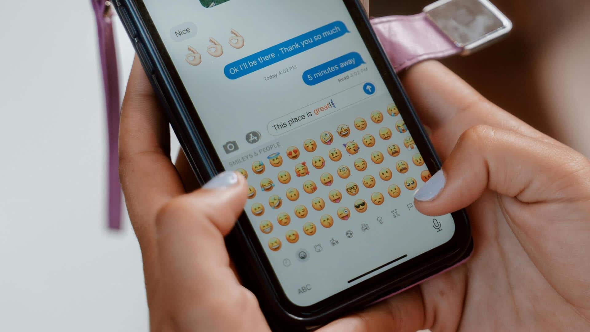 Simbol Teknologi Unik yang Menghubungkan Budaya Global