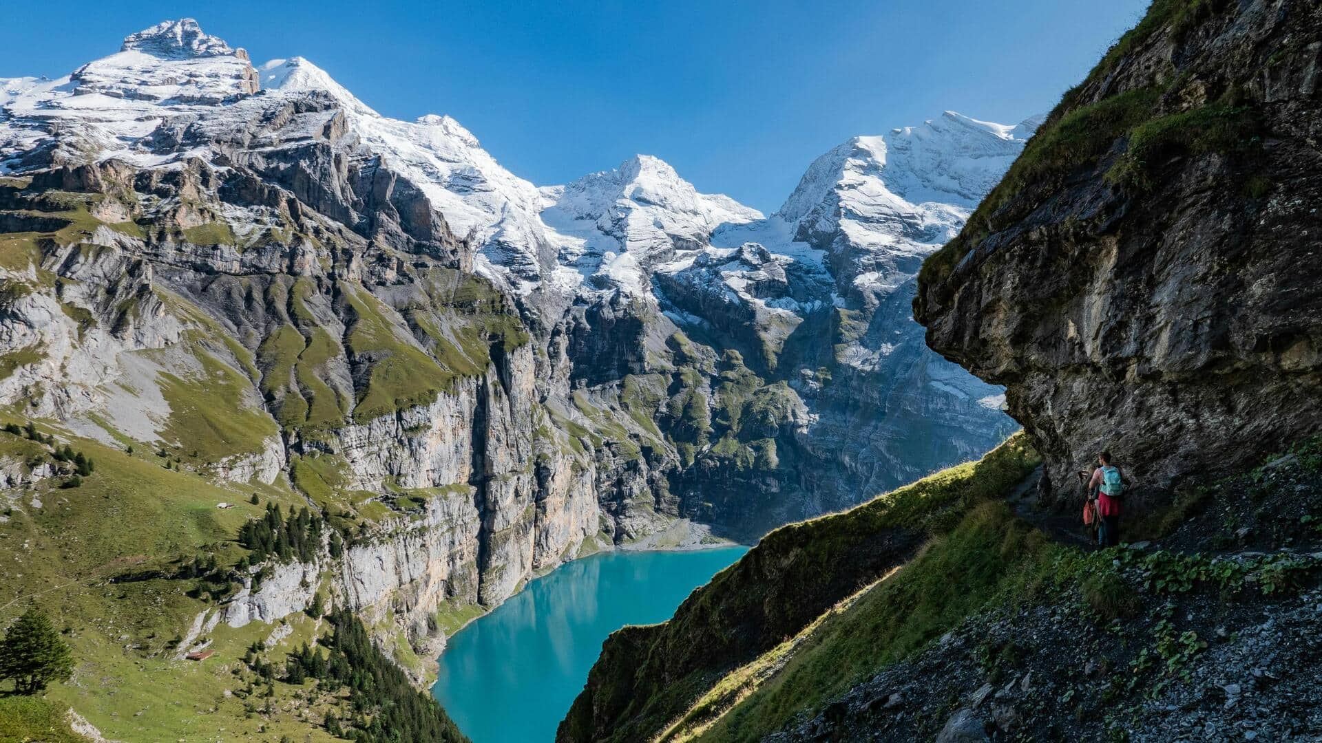 Menemukan Danau Gunung Tenang di Swiss