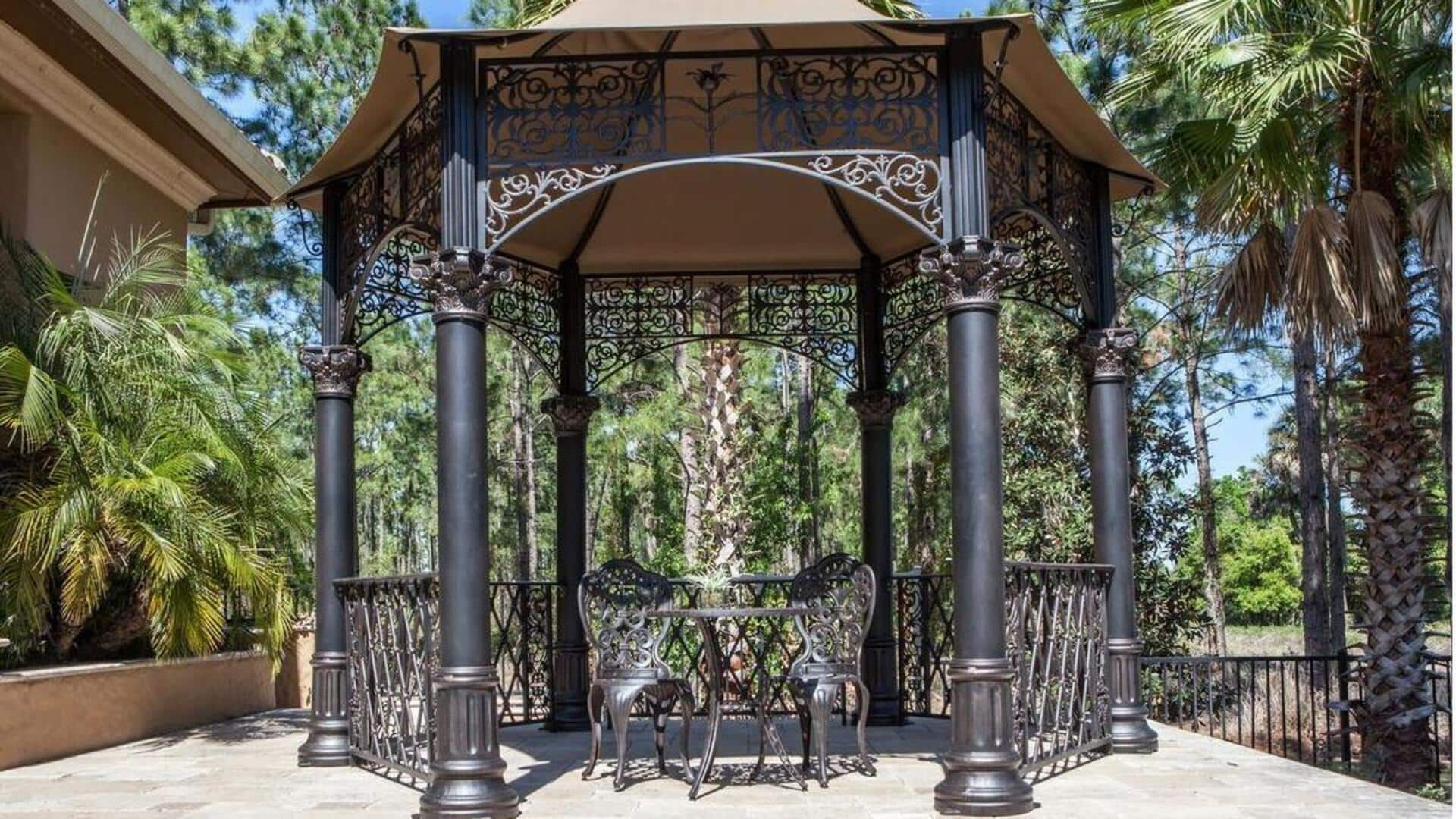 Gazebo Dengan Gaya Gothic Revival: Elegansi Taman Dalam Nuansa Temaram