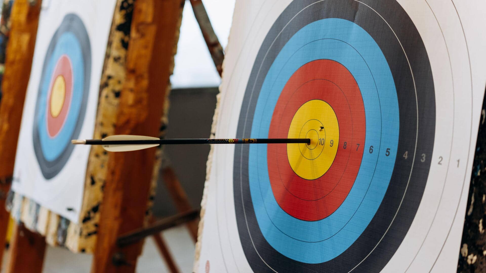 Mengapa turnamen panahan memilih target bullseye tradisional?