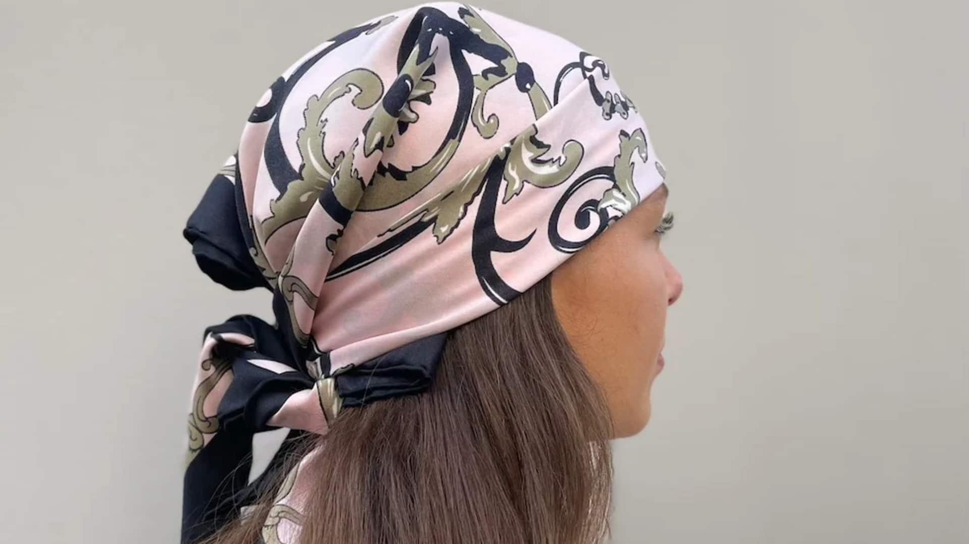 Lima cara bergaya menggunakan bandana sutra musim dingin di India