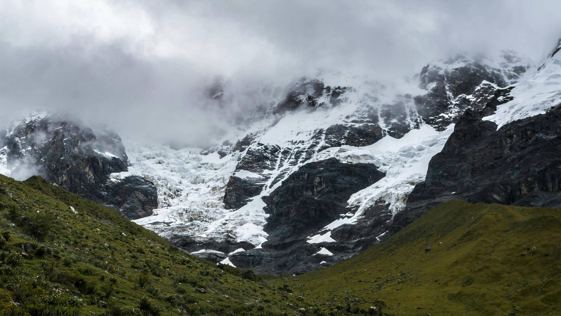 Menjelajahi Pemandangan Indah di Jalur Salkantay, Peru