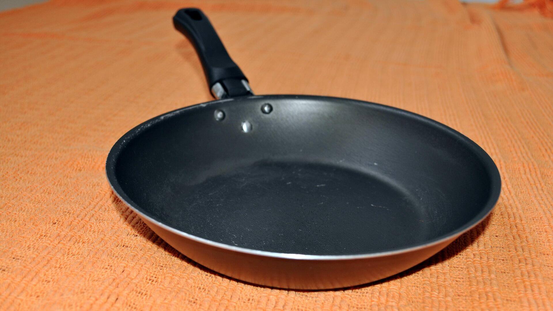 Mengubah wajan menjadi dekorasi dapur unik