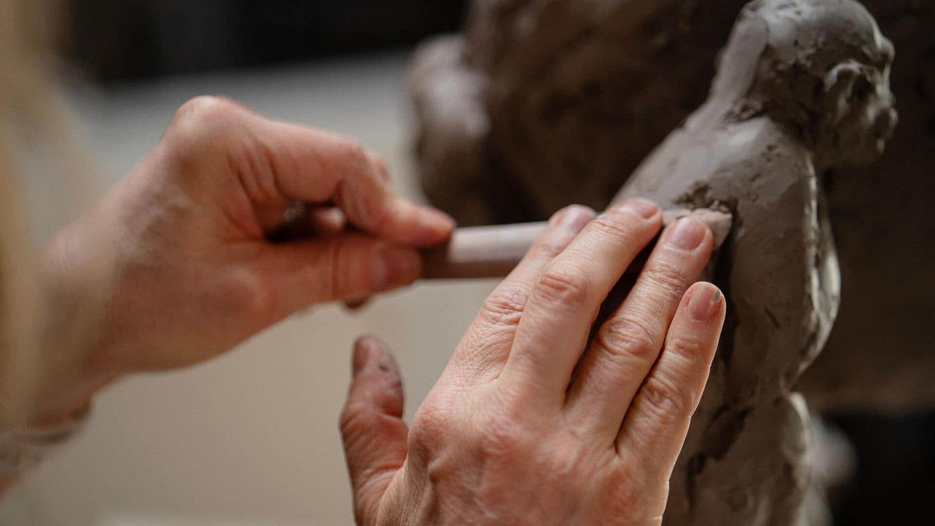 Trik Tekstur untuk Patung Tanah Liat yang Dikeringkan secara Alami