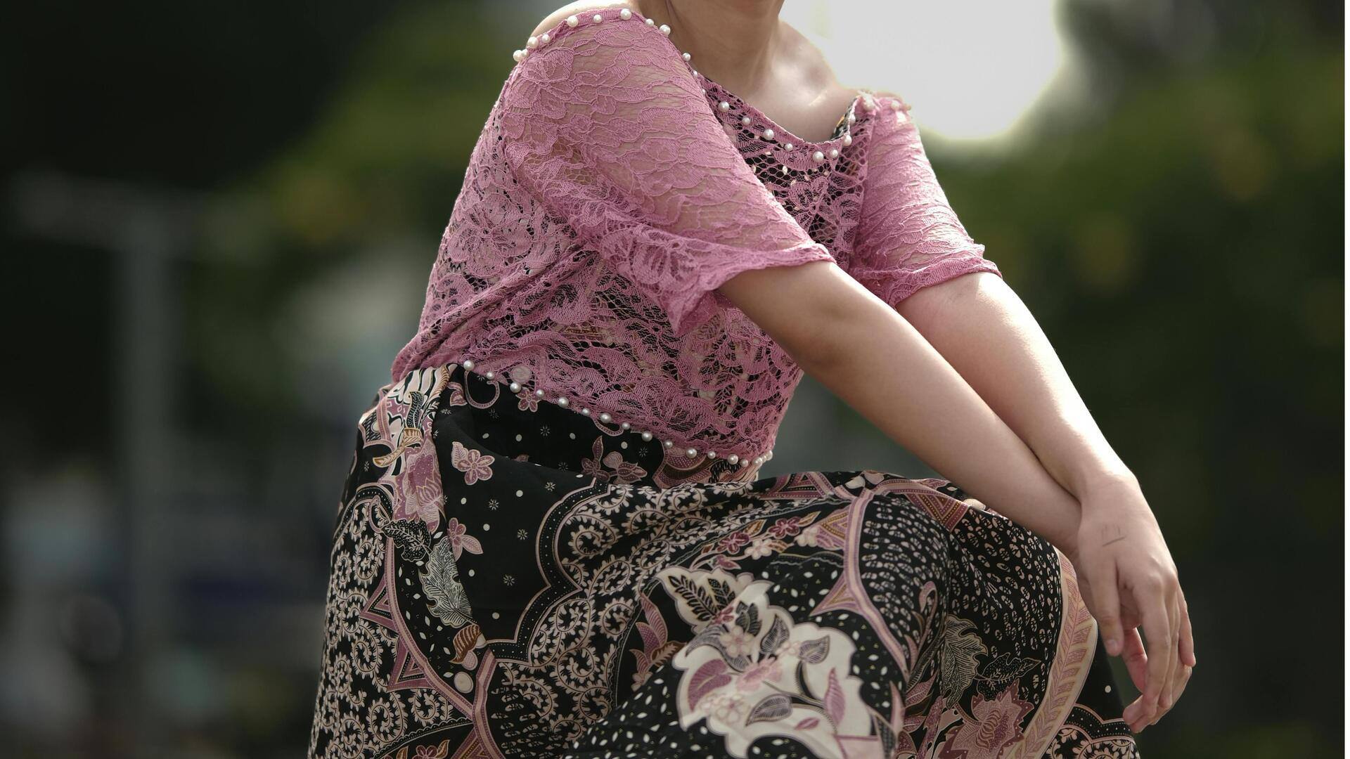 Elegansi Abadi: Memadukan Kebaya dalam Fesyen Modern Elegansi Abadi: Memadukan Kebaya dalam Fesyen Modern