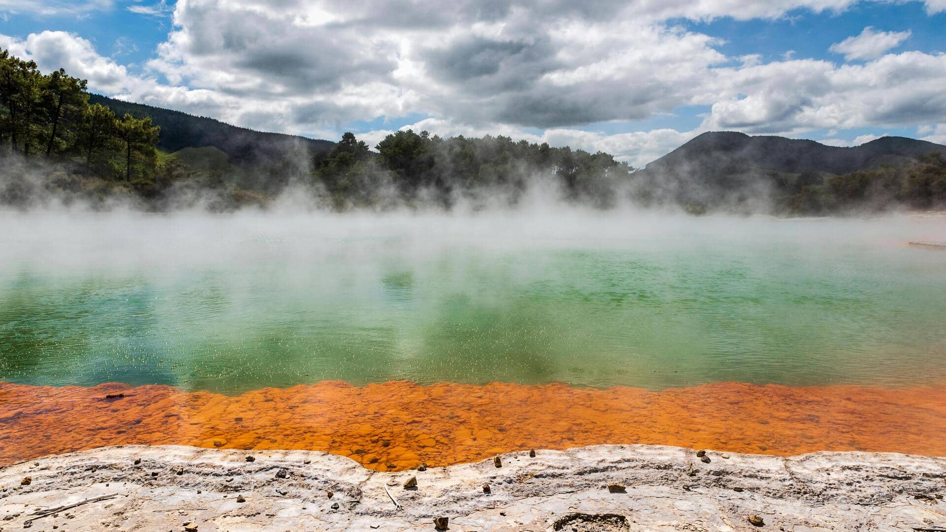 Lima Destinasi Pemandian Air Panas Terindah di Selandia Baru