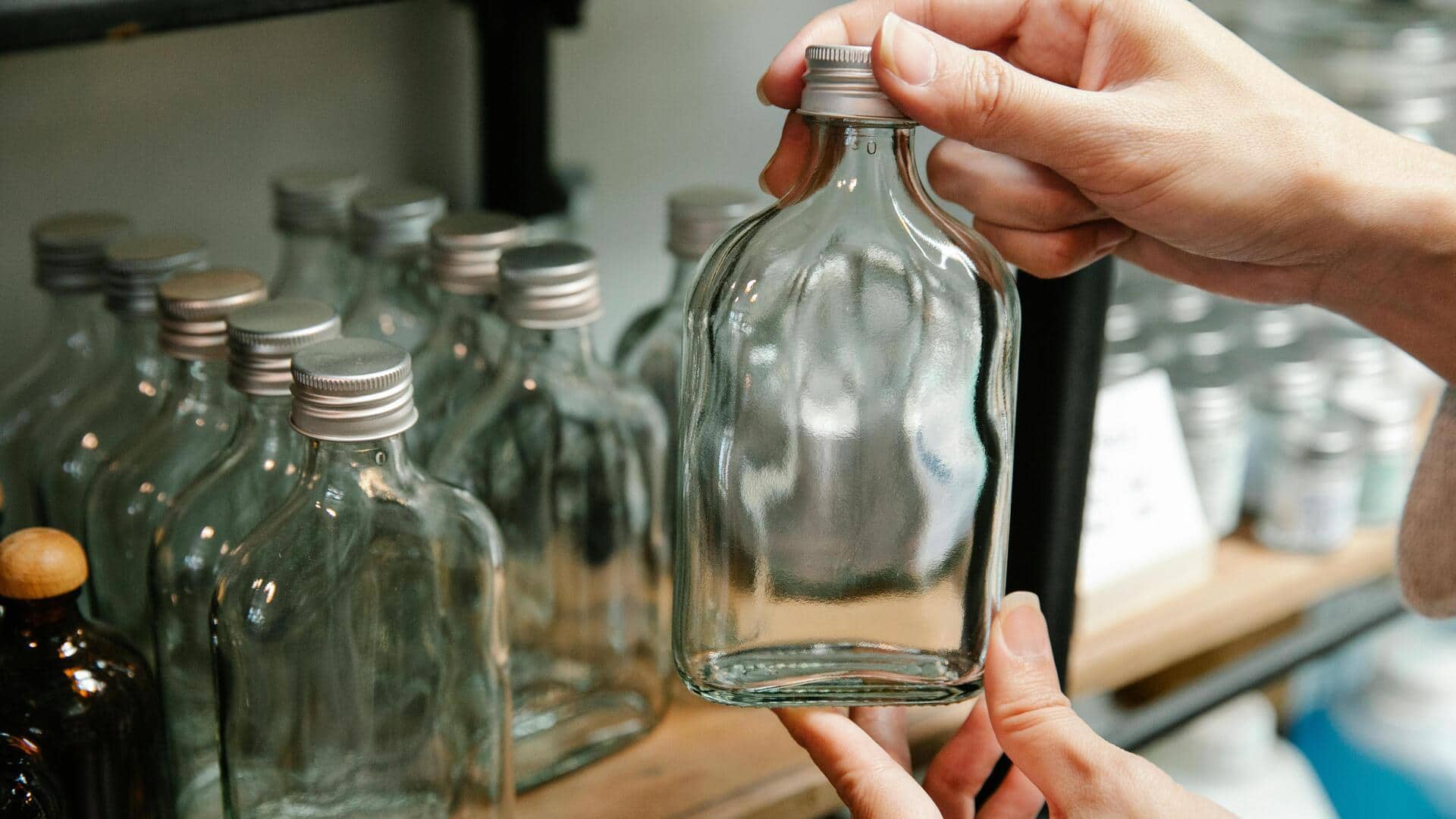 Menciptakan pencahayaan ambient dengan botol kaca daur ulang